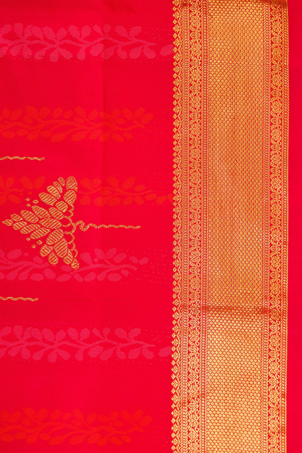 Border image of Pure Silk Pure Zari Red Dual Tone Kanchipuram Saree with Jacquard With Zari Butta on the body and Zari Border. 