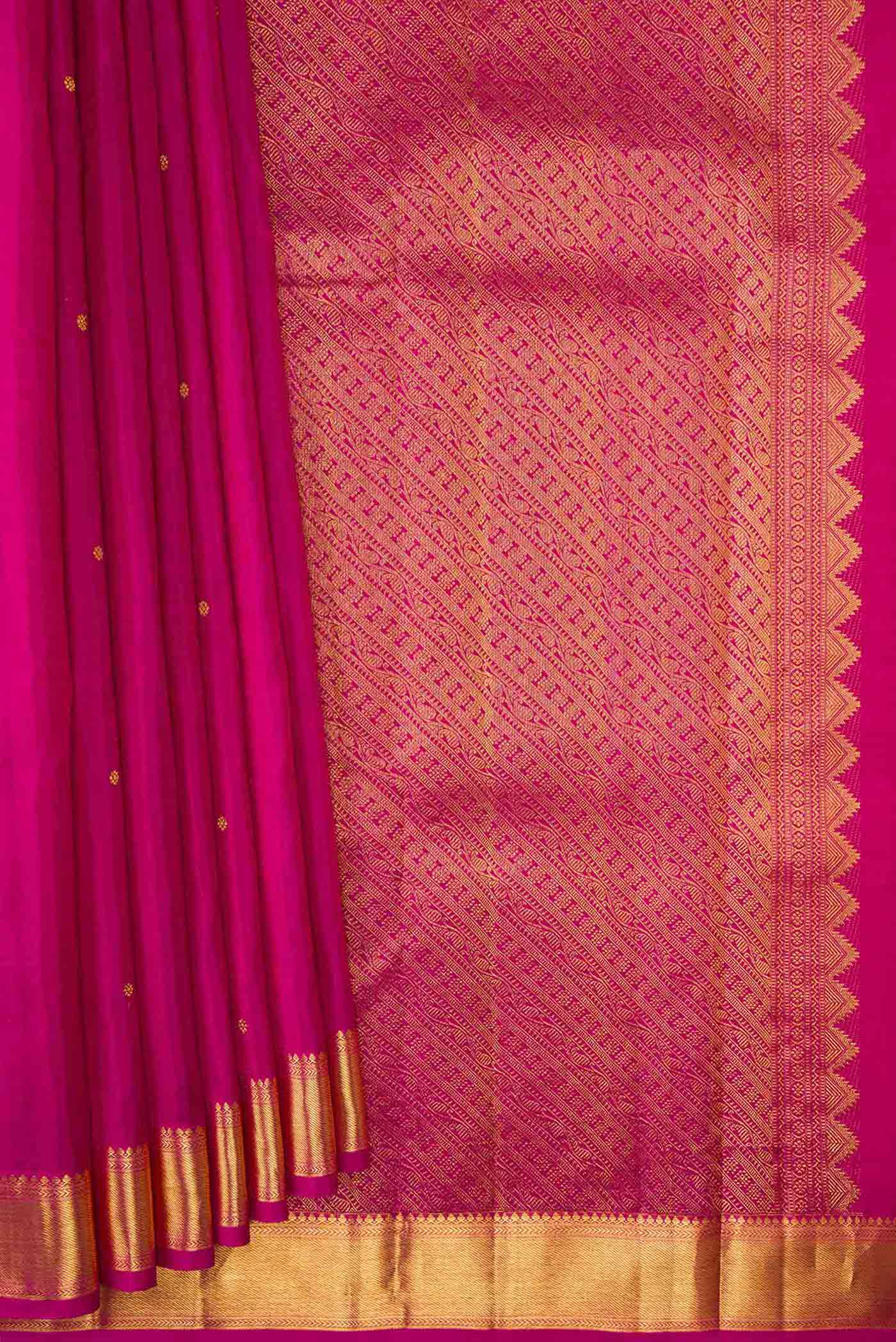 Pleats and pallu of Magenta Dual Tone Kanchipuram Silk Saree with Zari Butta on the body and Zari Border. 