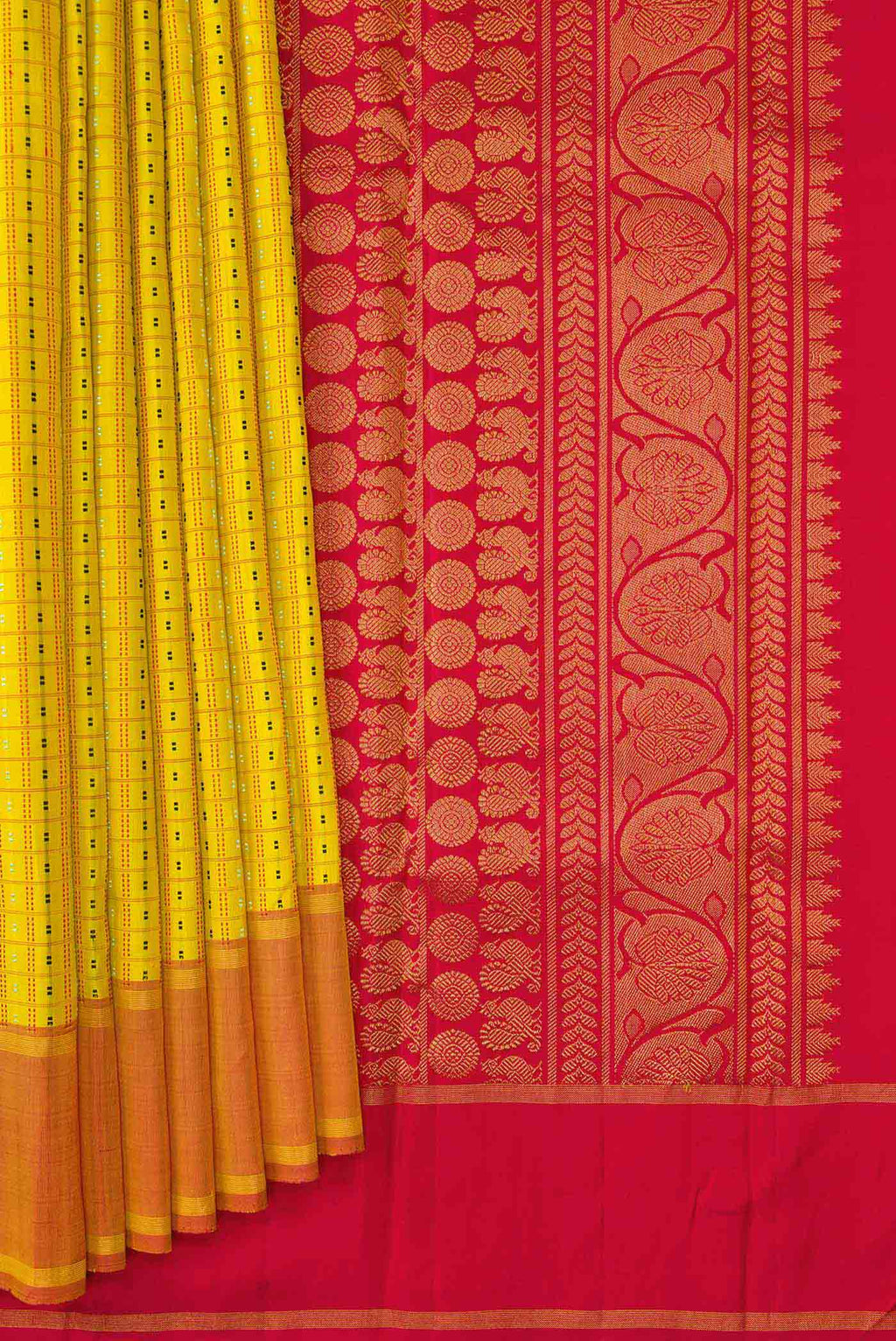 Pleats and pallu of Yellow Dual Tone Kanchipuram Silk Saree with Checked design on the body and Zari Border. 