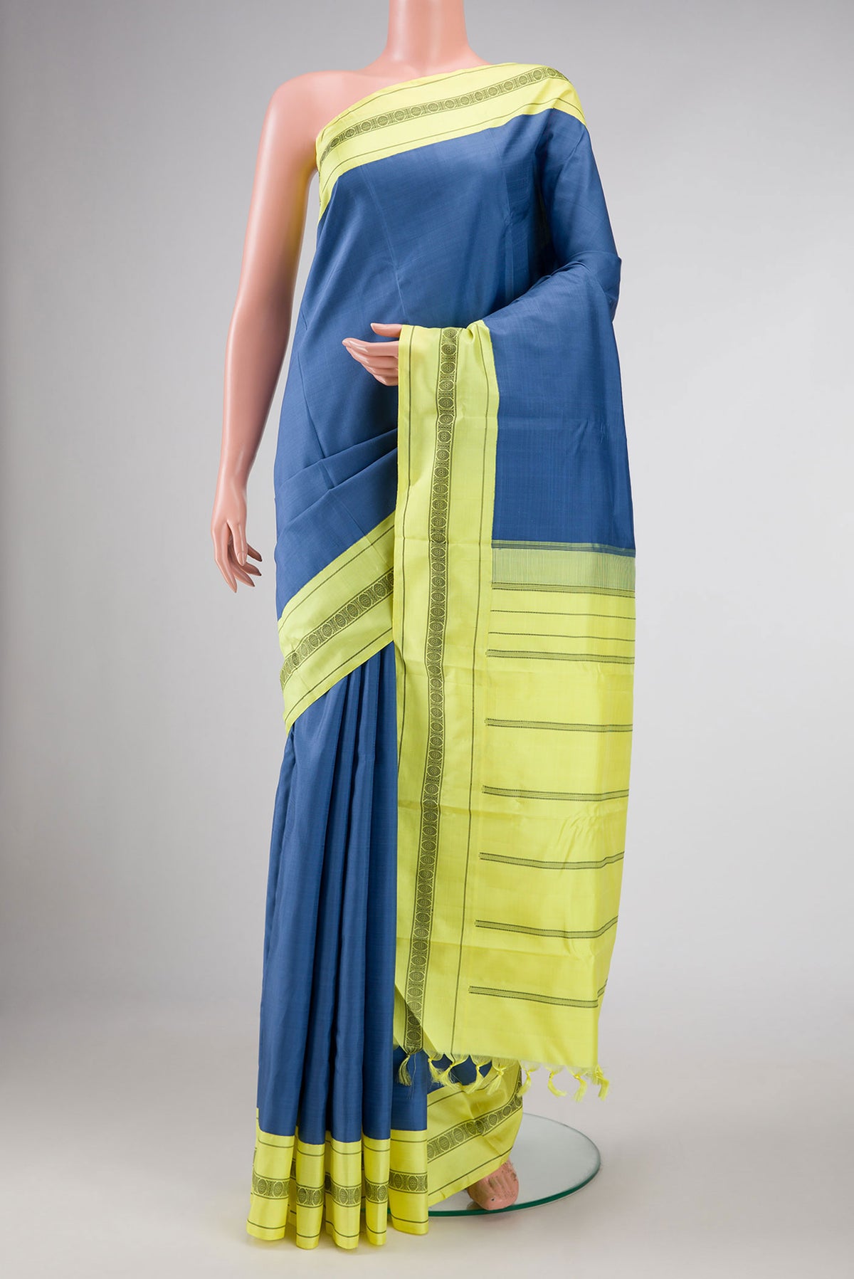 Blue Grey Dual Tone Kanchipuram Silk Saree with Plain Body and Thread Border displayed on a mannequin