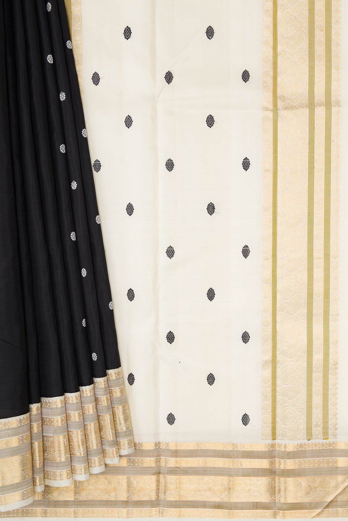 Pleats and pallu of Black Dual Tone Kanchipuram Silk Saree with Thread Butta on the body and Zari Border