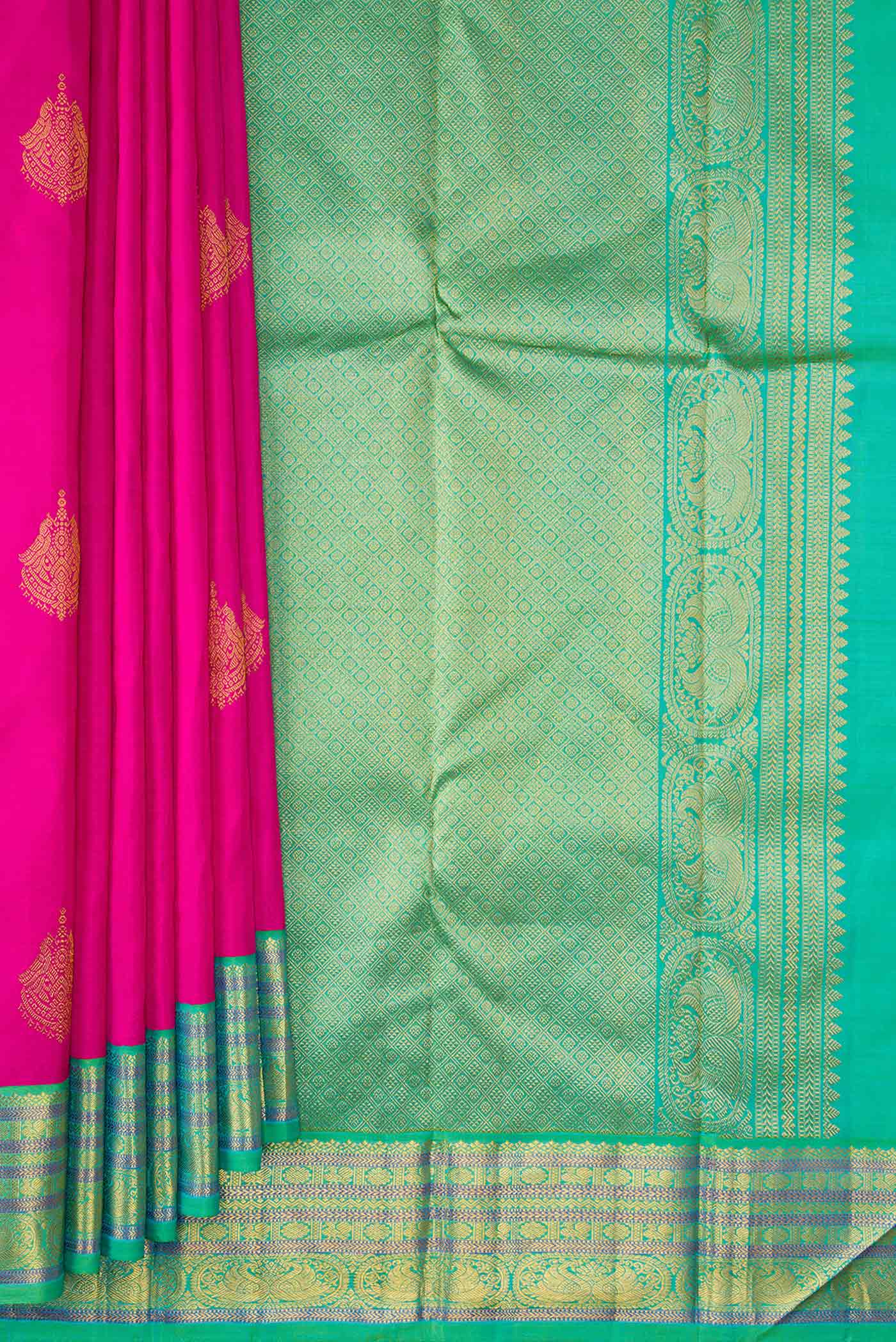 Pleats and pallu of Pink Dual Tone Kanjivaram Silk Saree with Zari Butta on the body and Zari Border. 