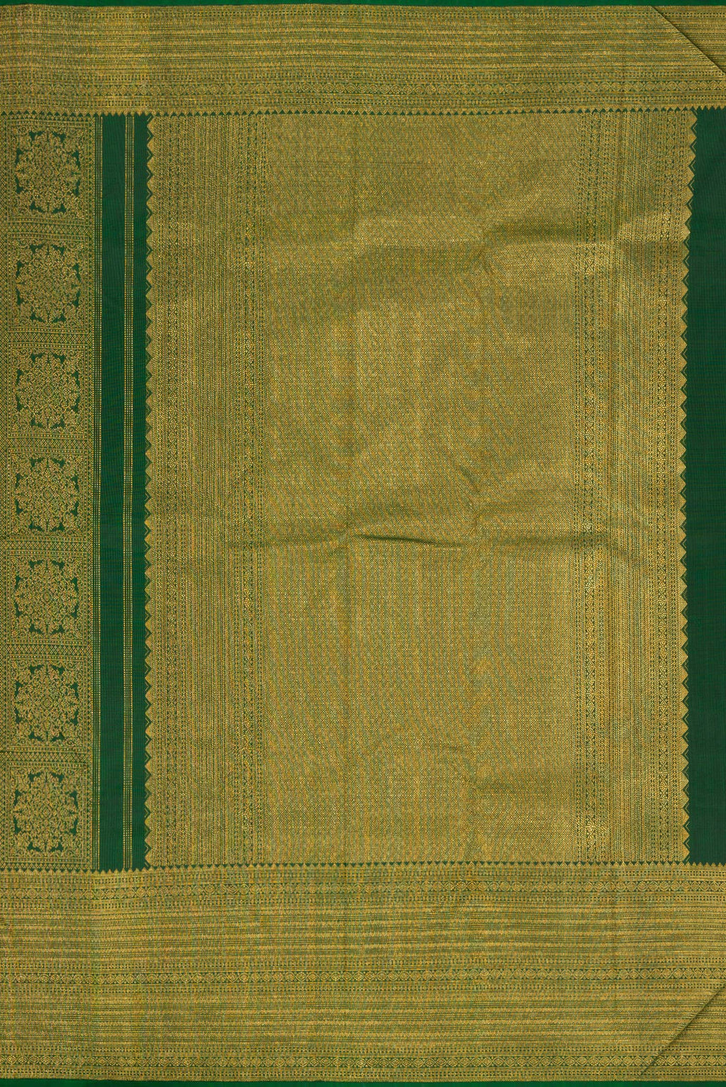 Close up image of the pallu of Green Dual Tone Kanjivaram Silk Saree with Zari Brocade on the body and Zari Border. 
