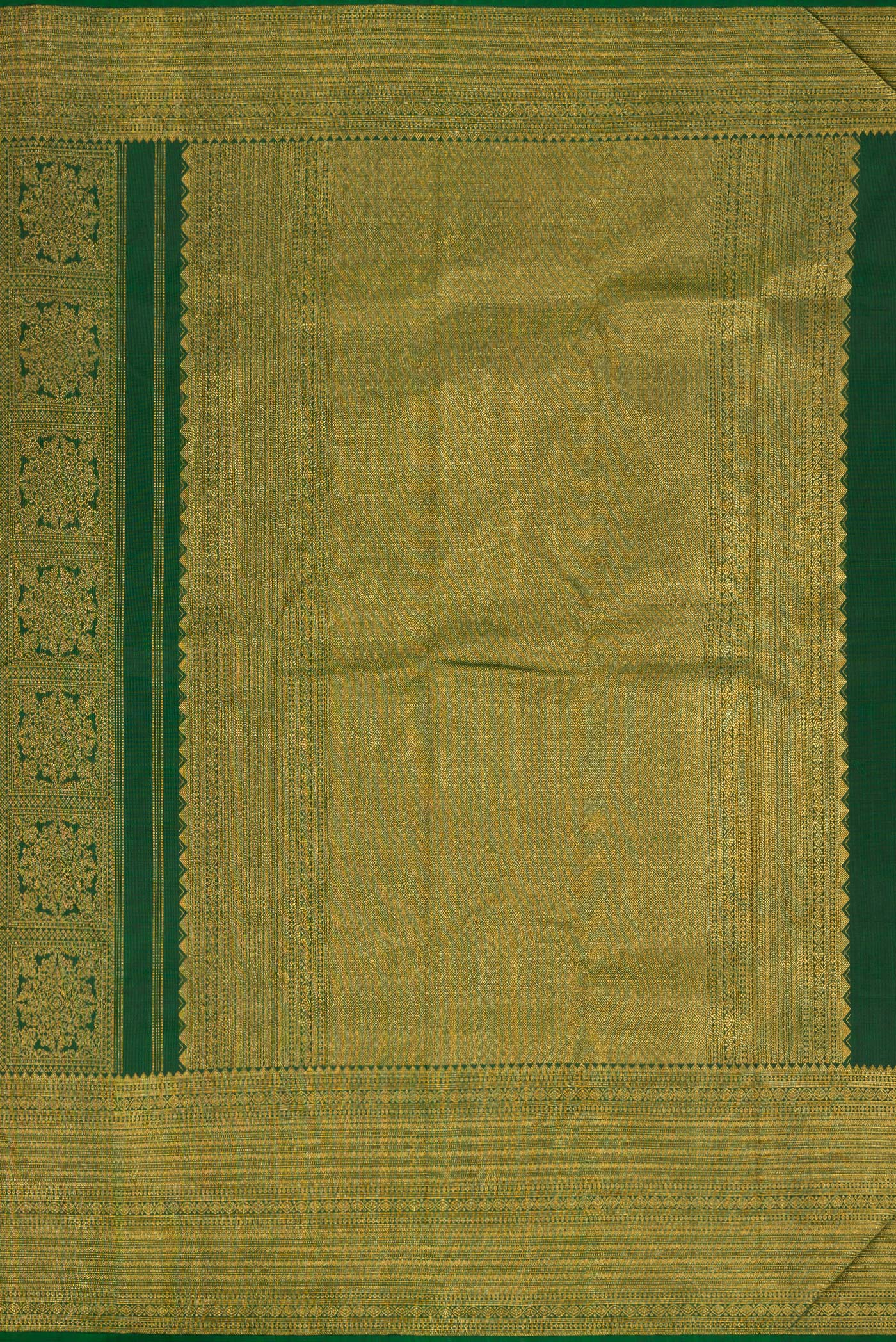 Close up image of the pallu of Green Dual Tone Kanjivaram Silk Saree with Zari Brocade on the body and Zari Border. 