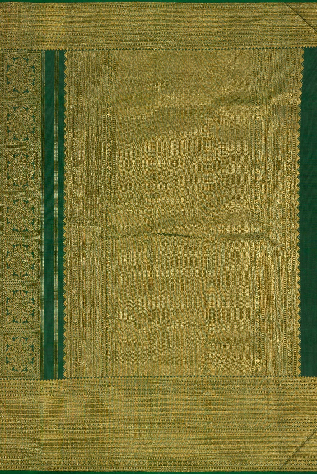 Close up image of the pallu of Green Dual Tone Kanjivaram Silk Saree with Zari Brocade on the body and Zari Border. 