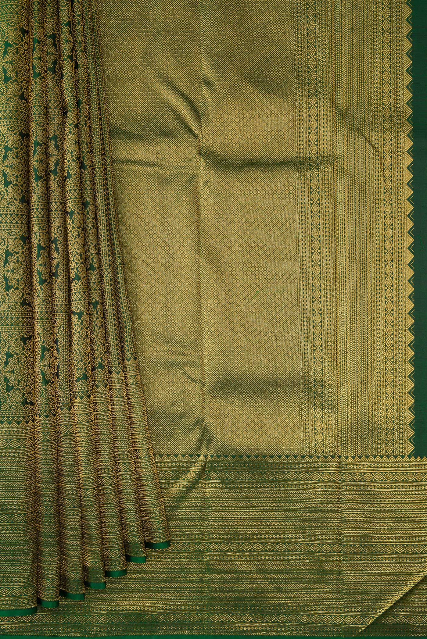 Pleats and pallu of Green Dual Tone Kanjivaram Silk Saree with Zari Brocade on the body and Zari Border. 