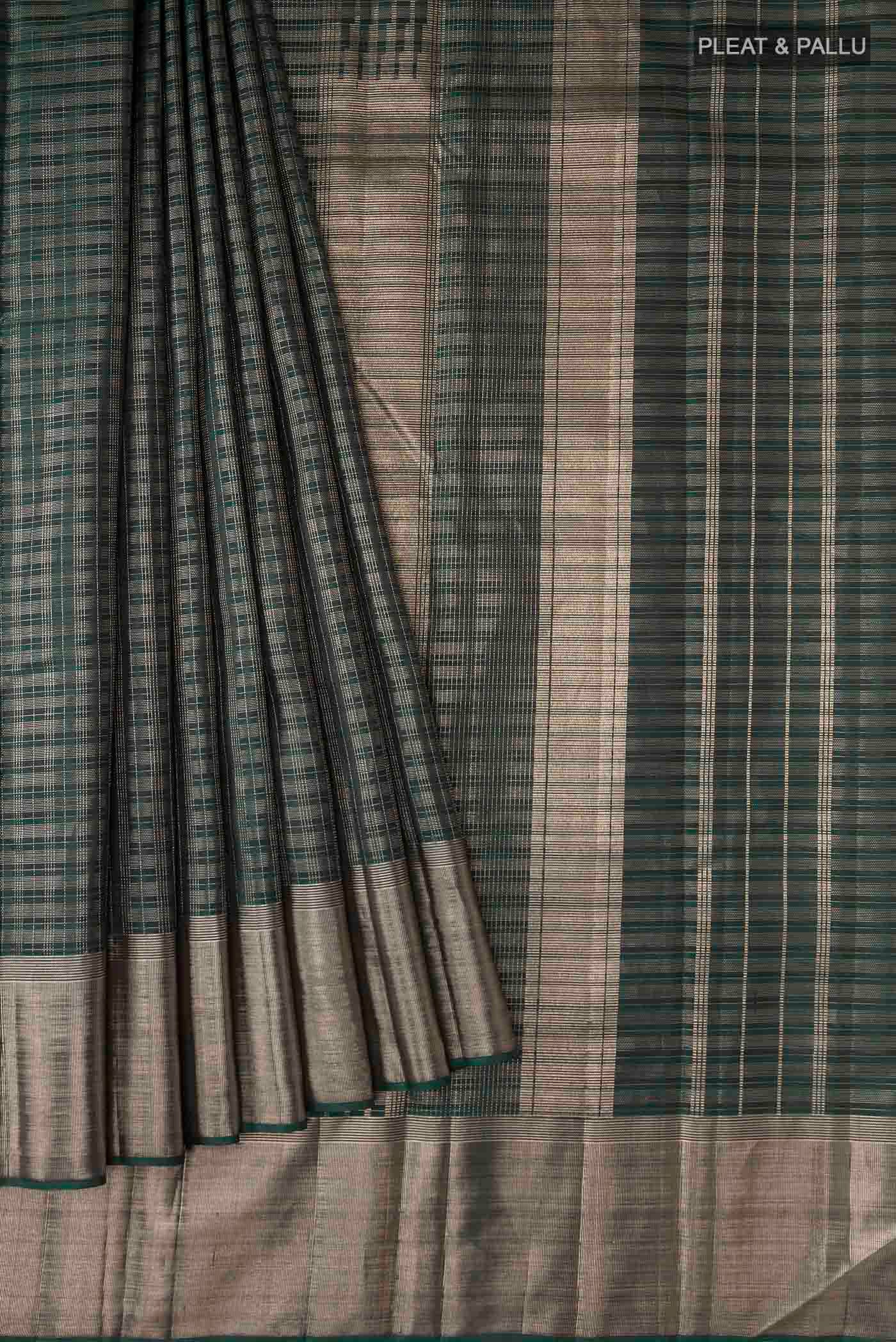 Pleats and pallu of Green Kanchipuram Silk Saree with Checked design on the body and Zari Border