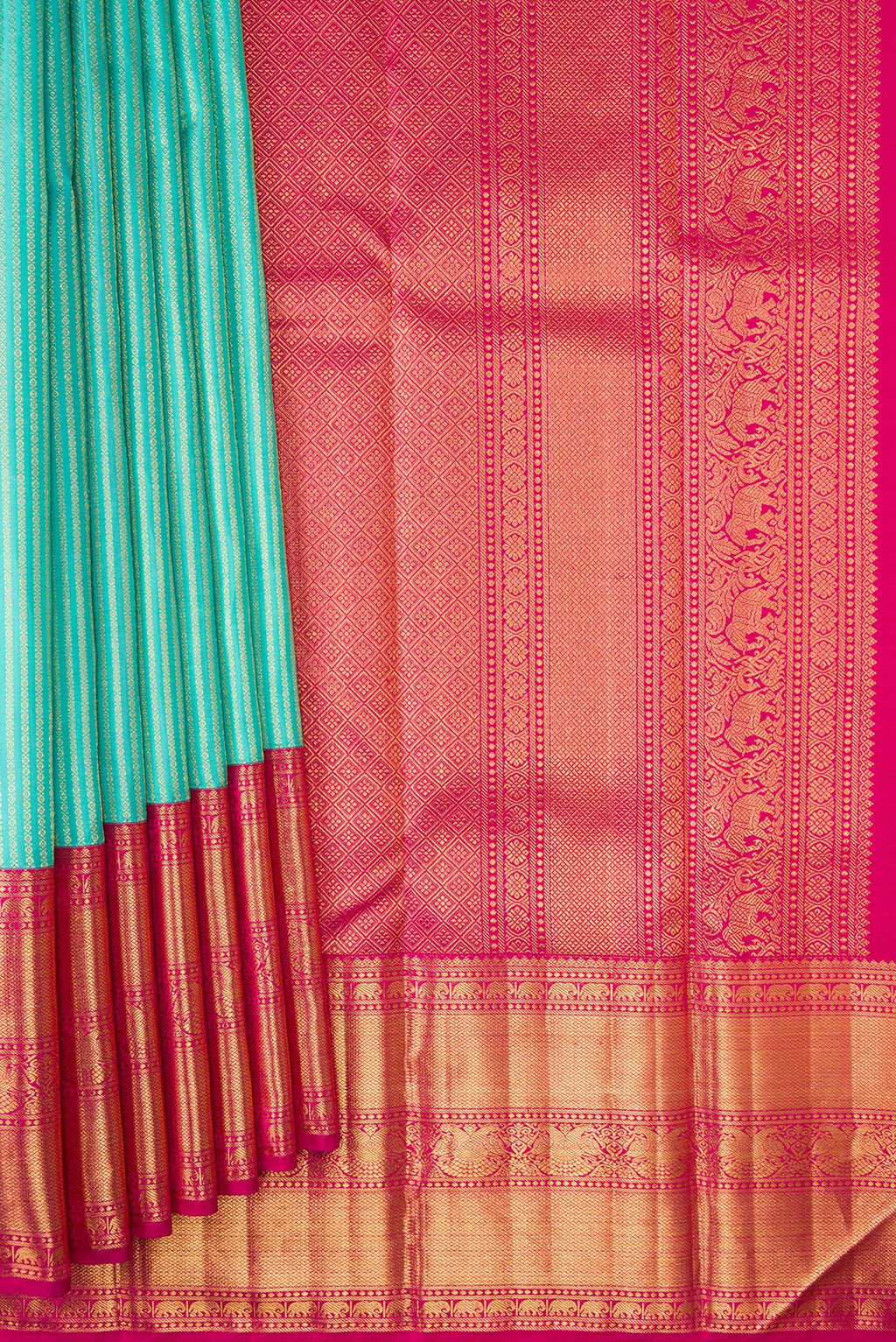 Pleats and pallu of Sea Green Dual Tone Kanchipuram Silk Saree with Zari Brocade on the body and Zari Border. 
