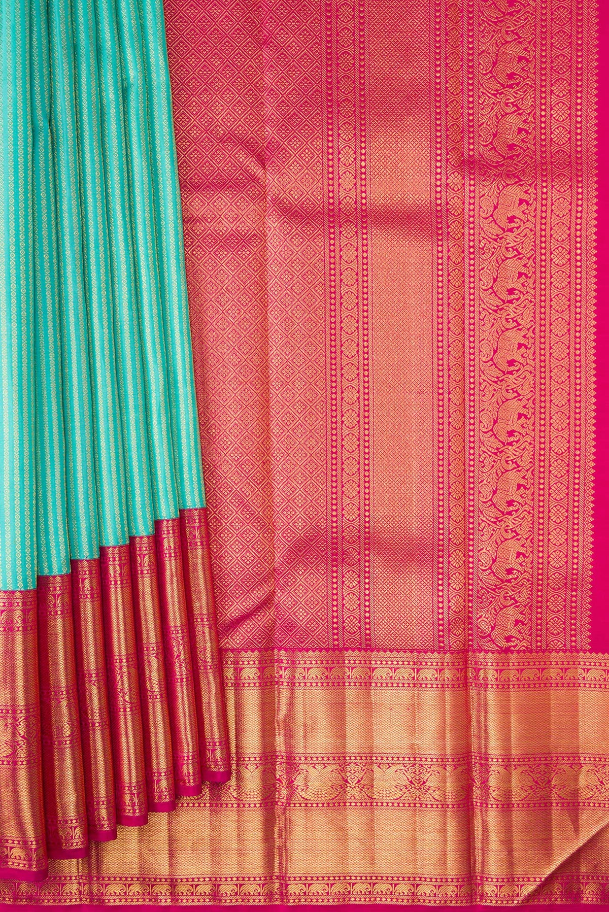 Pleats and pallu of Sea Green Dual Tone Kanchipuram Silk Saree with Zari Brocade on the body and Zari Border. 