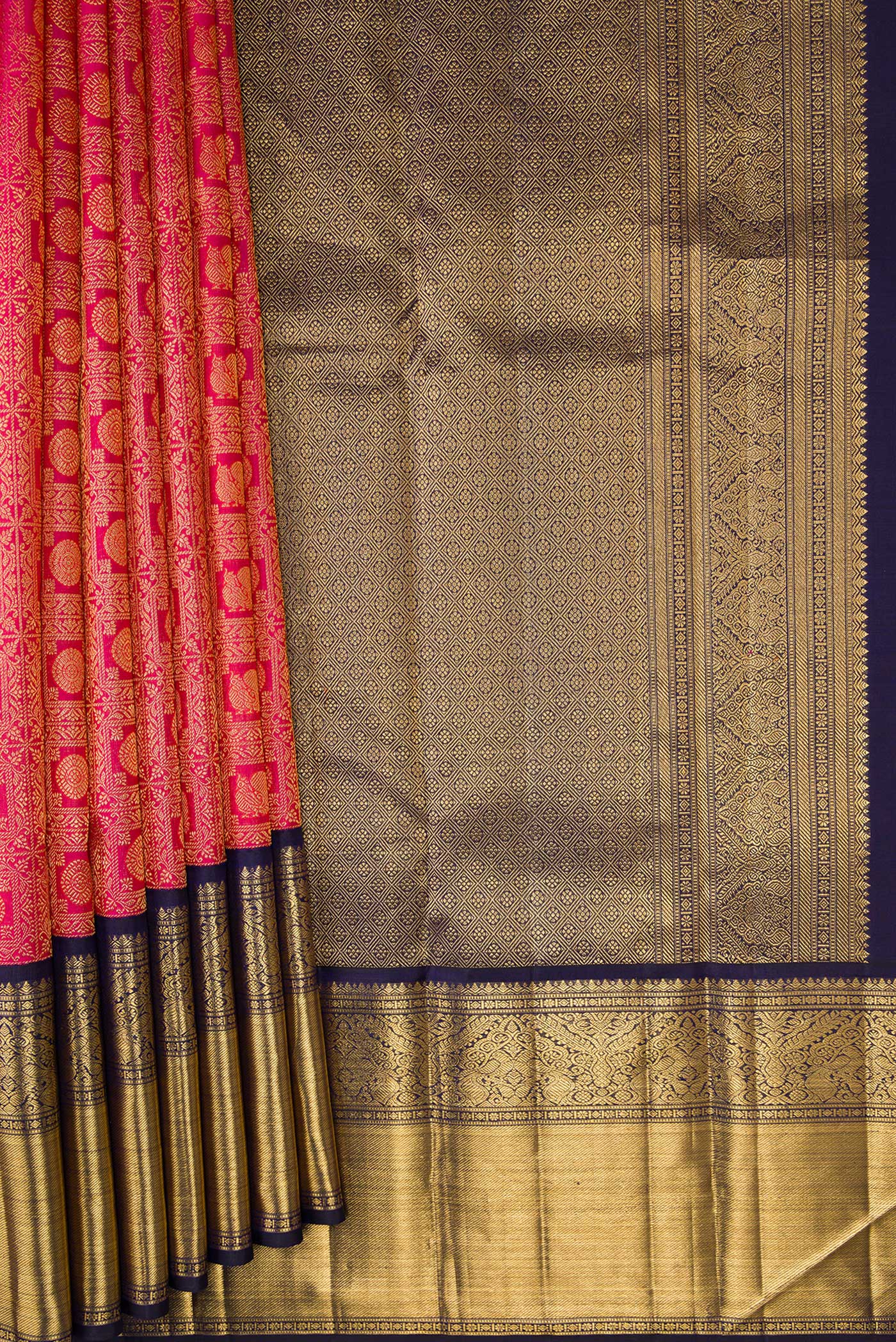 Pleats and pallu of Pink Dual Tone Kanchipuram Silk Saree with Zari Brocade on the body and Zari Border. 