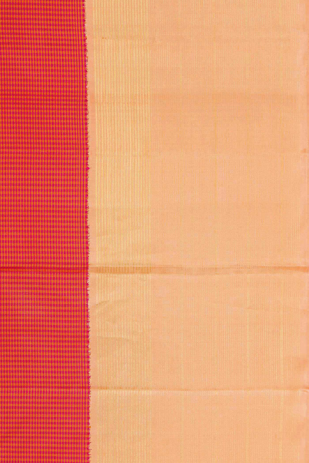 Border image of Dark Pink Dual Tone Kanjivaram Silk Saree with Checked design on the body and Zari Border. 