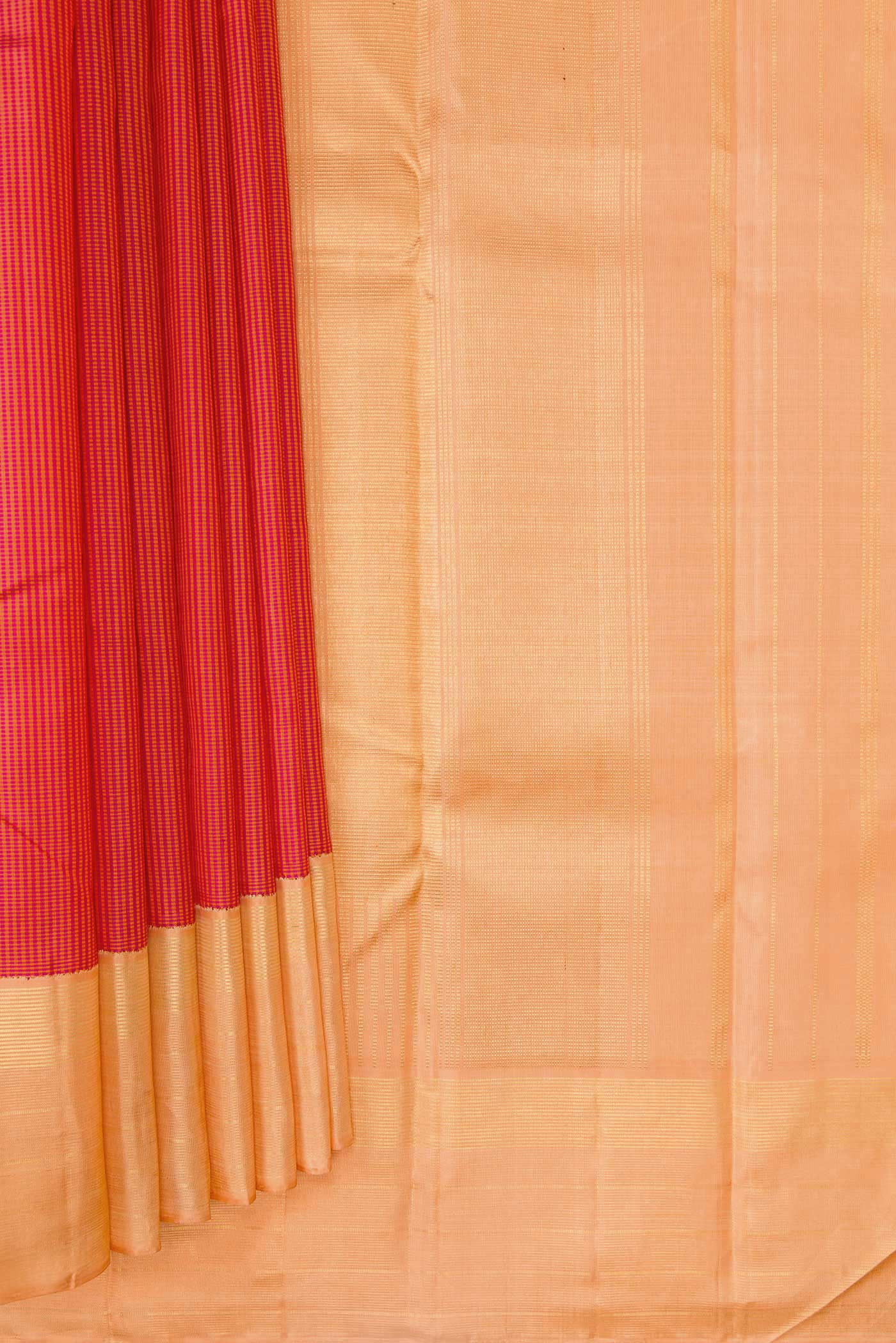 Pleats and pallu of Dark Pink Dual Tone Kanjivaram Silk Saree with Checked design on the body and Zari Border. 