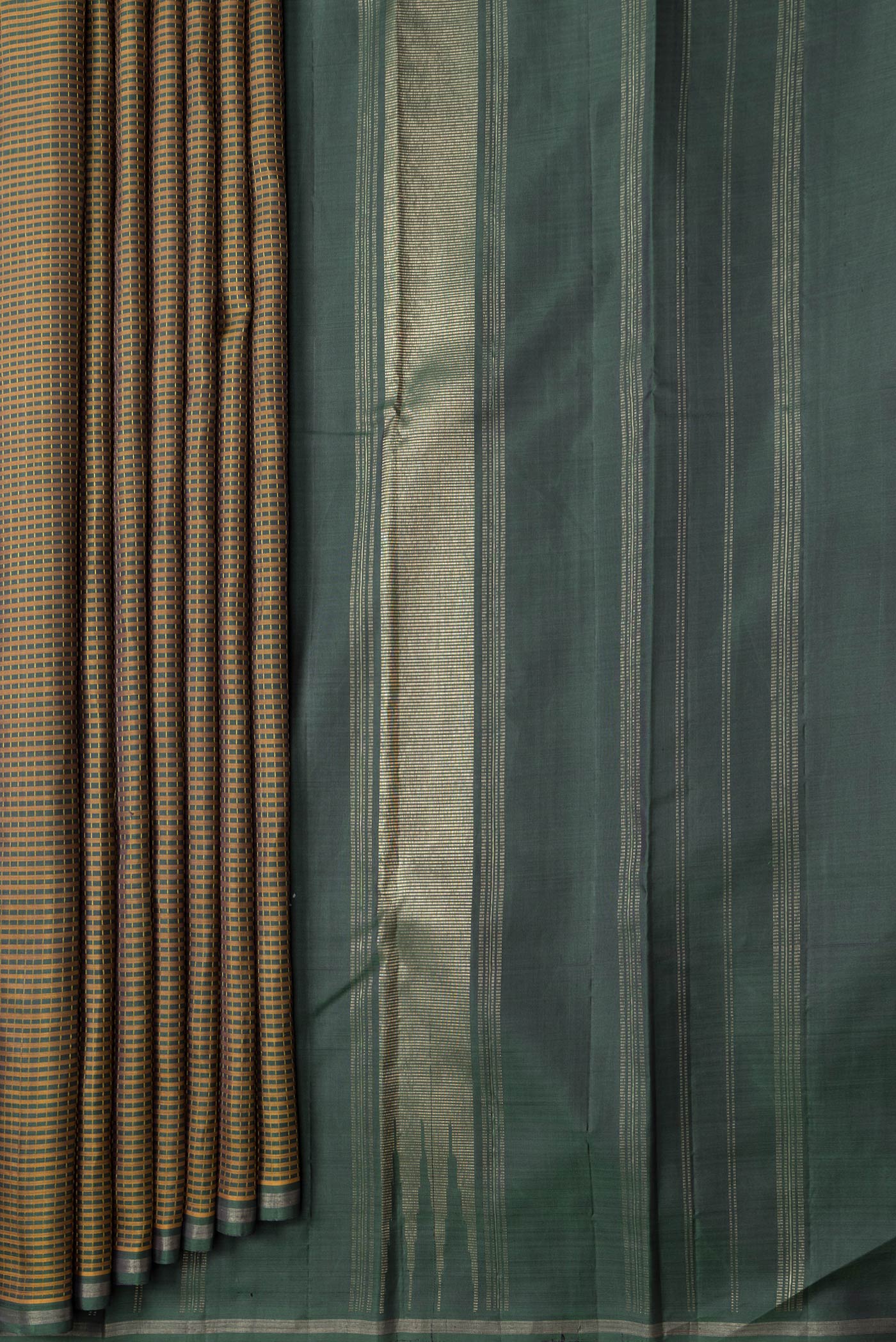 Pleats and pallu of Bottle Green Dual Tone Kanchipuram Silk Saree with Checked design on the body and Zari Border. 