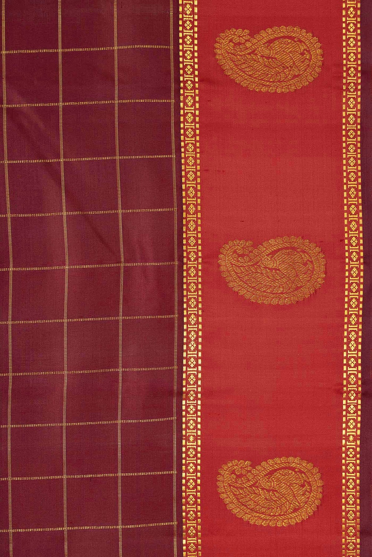 Border image of Maroon Dual Tone Kanchipuram Silk Saree with Checked design on the body and Zari Border