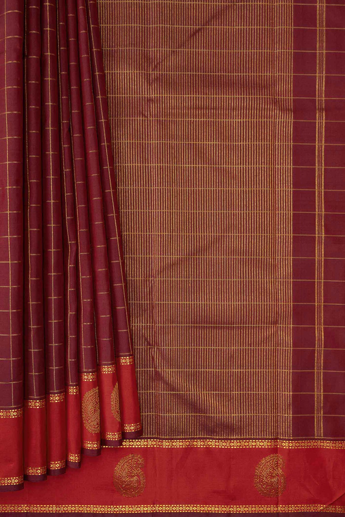 Pleats and pallu of Maroon Dual Tone Kanchipuram Silk Saree with Checked design on the body and Zari Border