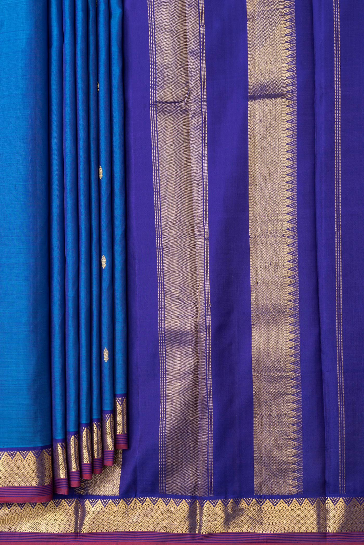 Pleats and pallu of Peacock Blue Dual Tone Kanchipuram Silk Saree with Zari Butta on the body and Zari Border. 