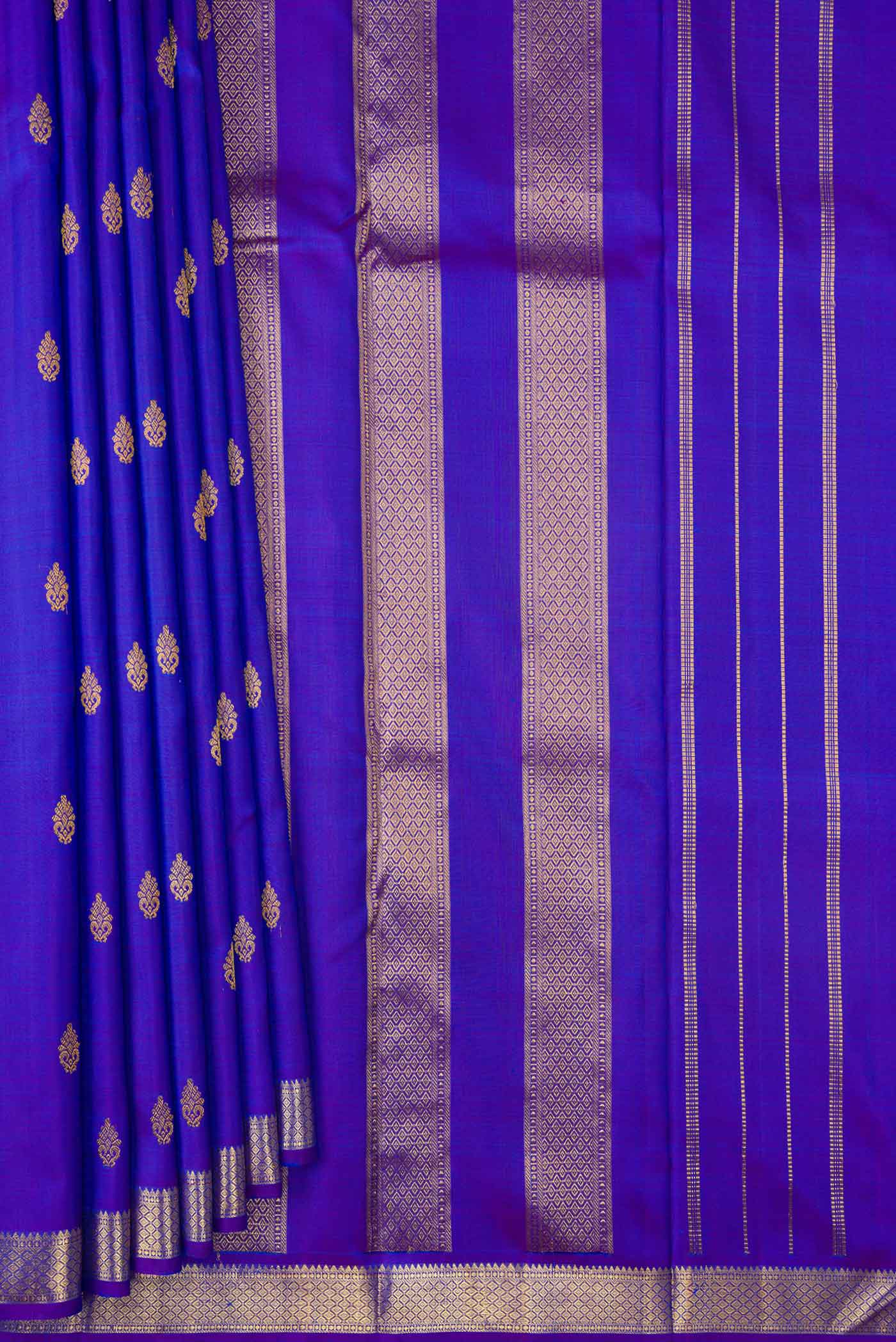 Pleats and pallu of Royal Blue Dual Tone Kanchipuram Silk Saree with Zari Butta on the body and Zari Border. 