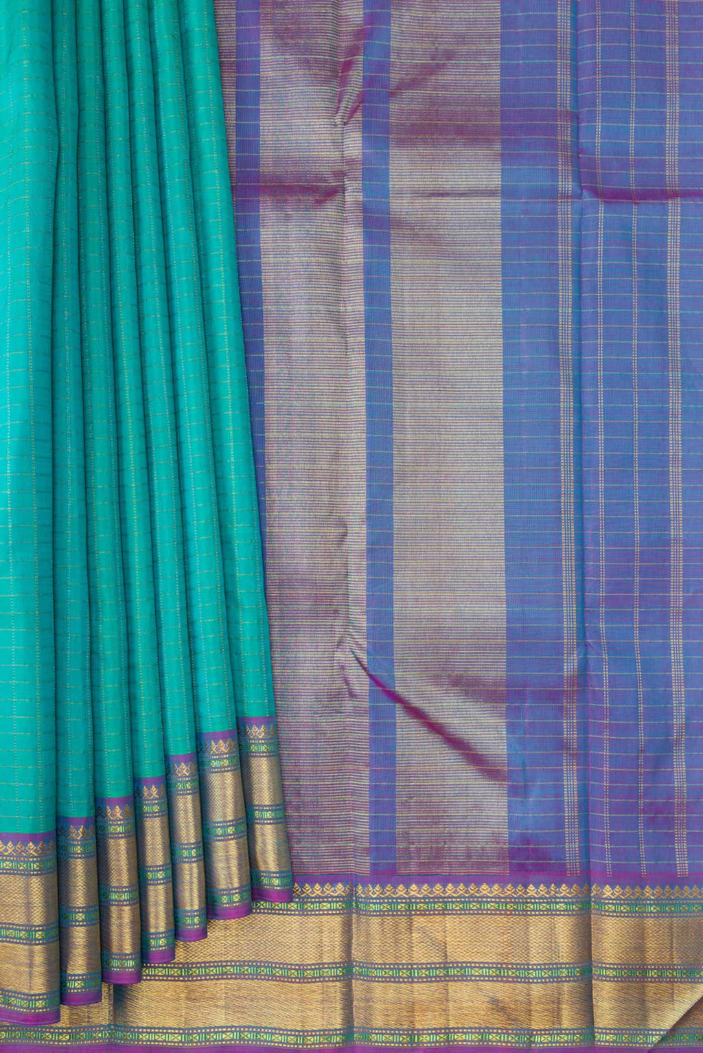 Pleats and pallu of Sea Green Dual Tone Kanchipuram Silk Saree with Checked design on the body and Zari Border. 