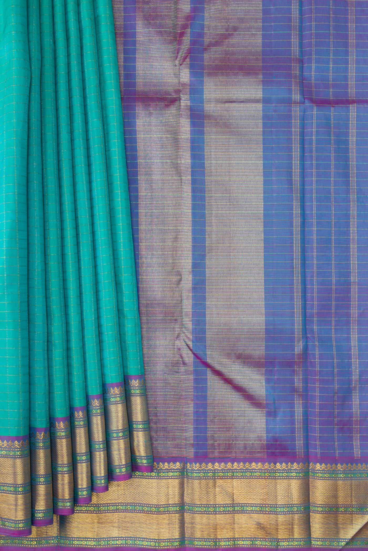 Pleats and pallu of Sea Green Dual Tone Kanchipuram Silk Saree with Checked design on the body and Zari Border. 