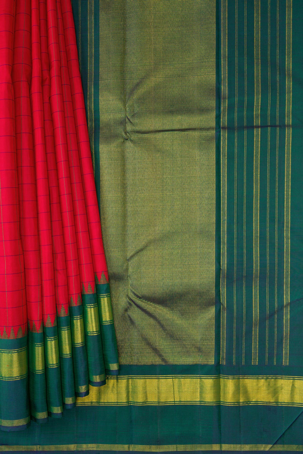 Pleats and pallu of Red Dual Tone Kanchipuram Silk Saree with Checked design on the body and Zari Border. 