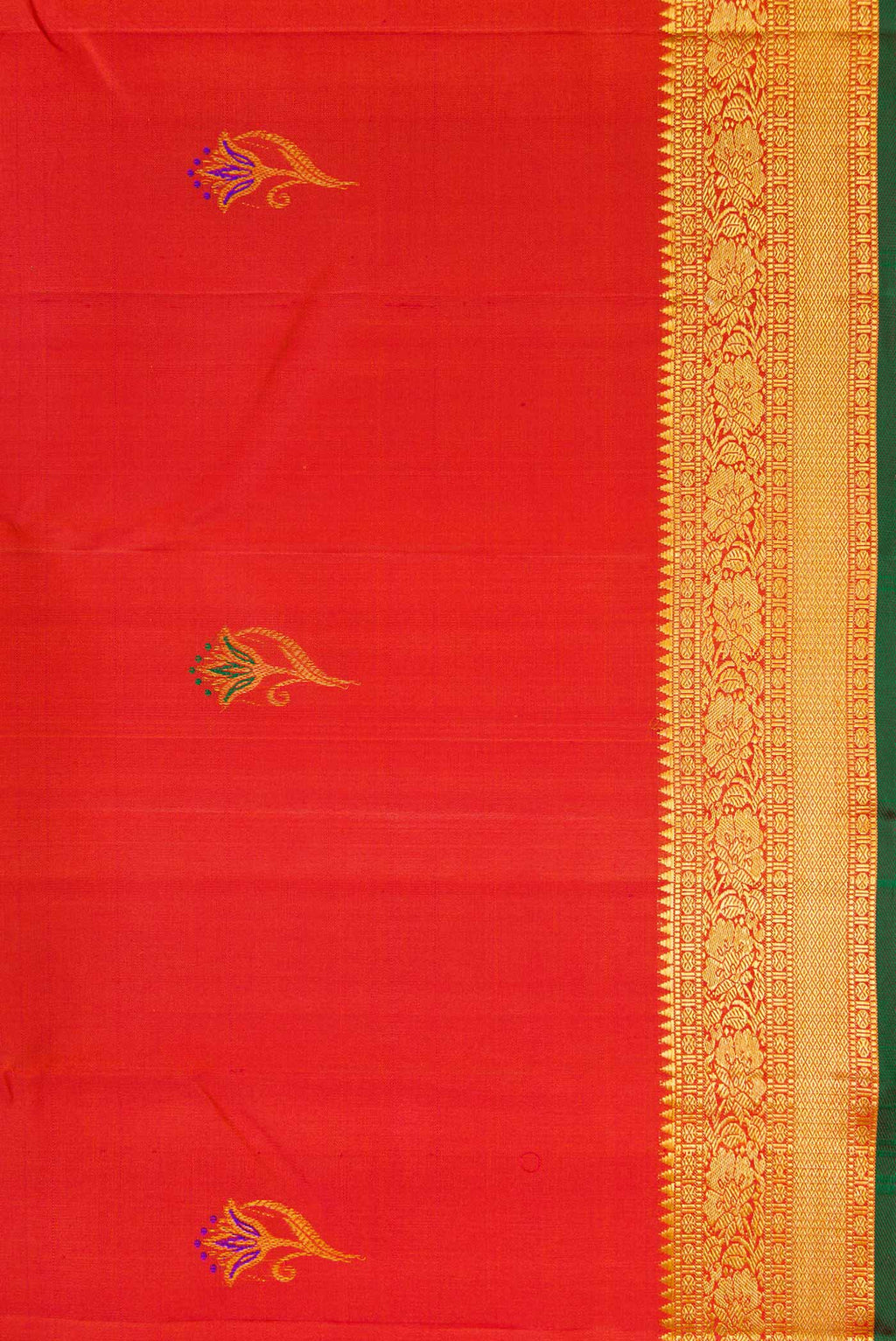 Border image of Orange Dual Tone Kanchipuram Silk Saree with Zari And Thread Butta on the body and Zari Border. 