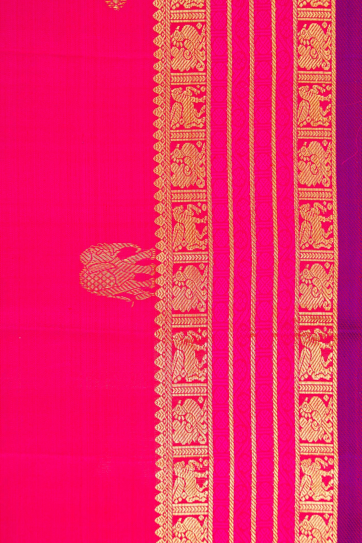 Border image of Pink Dual Tone Kanchipuram Silk Saree with Zari Butta on the body and Zari Border. 