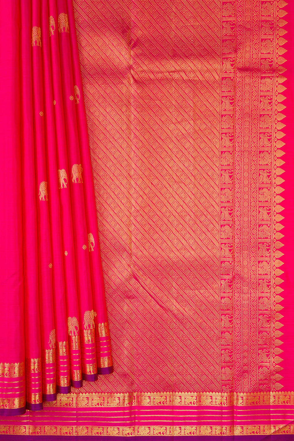 Pleats and pallu of Pink Dual Tone Kanchipuram Silk Saree with Zari Butta on the body and Zari Border. 