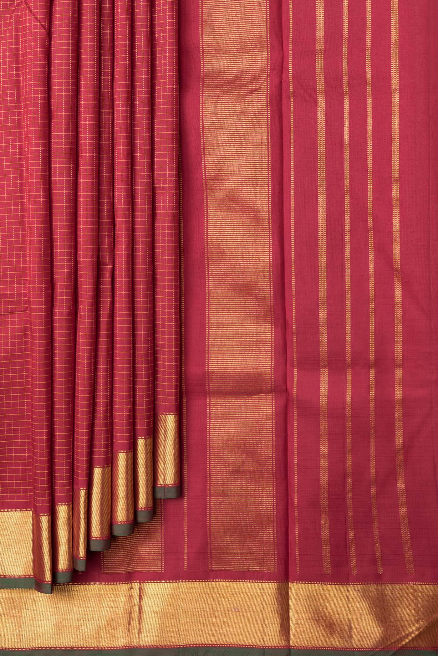 Pleats and pallu of Maroon Dual Tone Kanchipuram Silk Saree with Checked design on the body and Zari Border. 