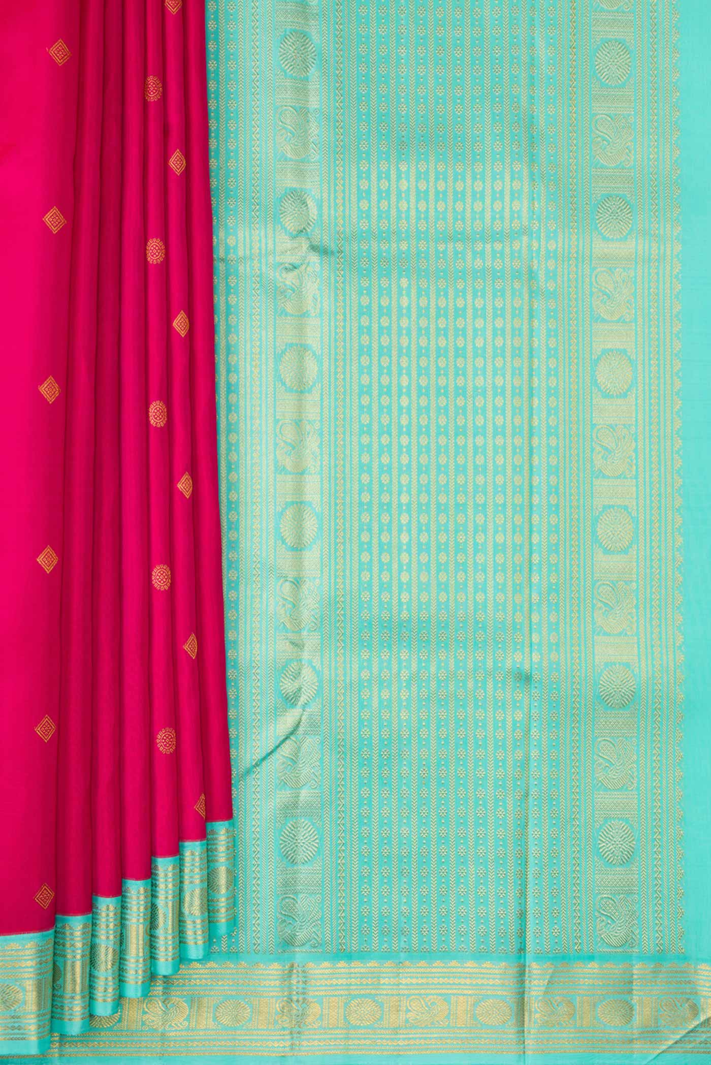 Pleats and pallu of Pink Dual Tone Kanjivaram Silk Saree with Zari Butta on the body and Zari Border. 