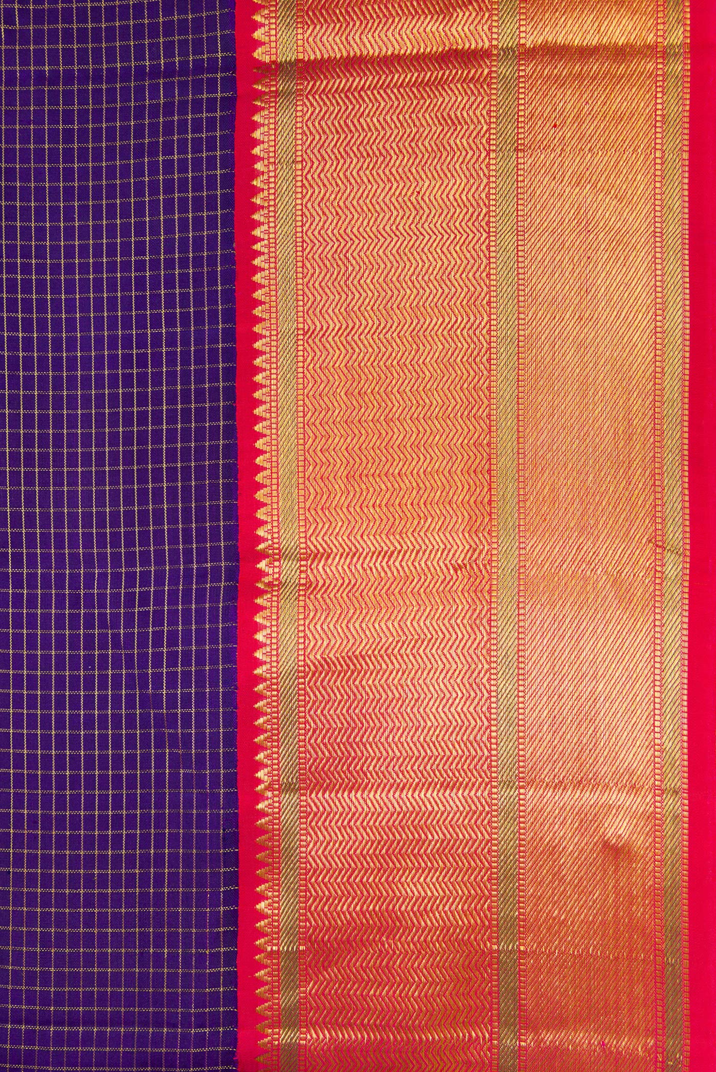 Border image of Navy Blue Dual Tone Kanchipuram Silk Saree with Checked design on the body and Zari Border. 