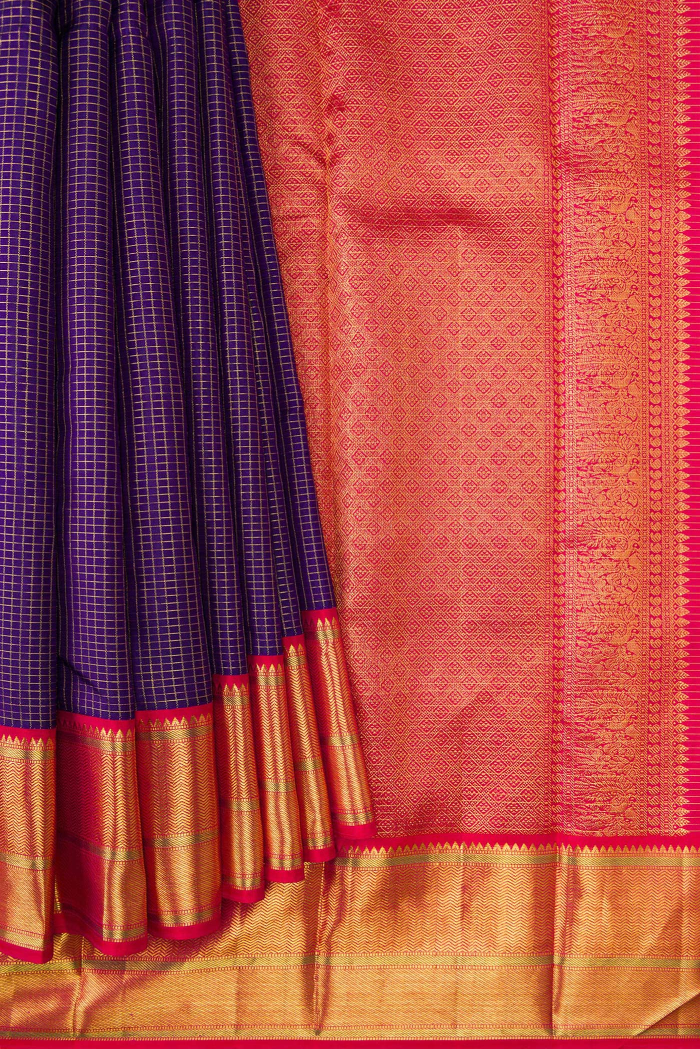 Pleats and pallu of Navy Blue Dual Tone Kanchipuram Silk Saree with Checked design on the body and Zari Border. 