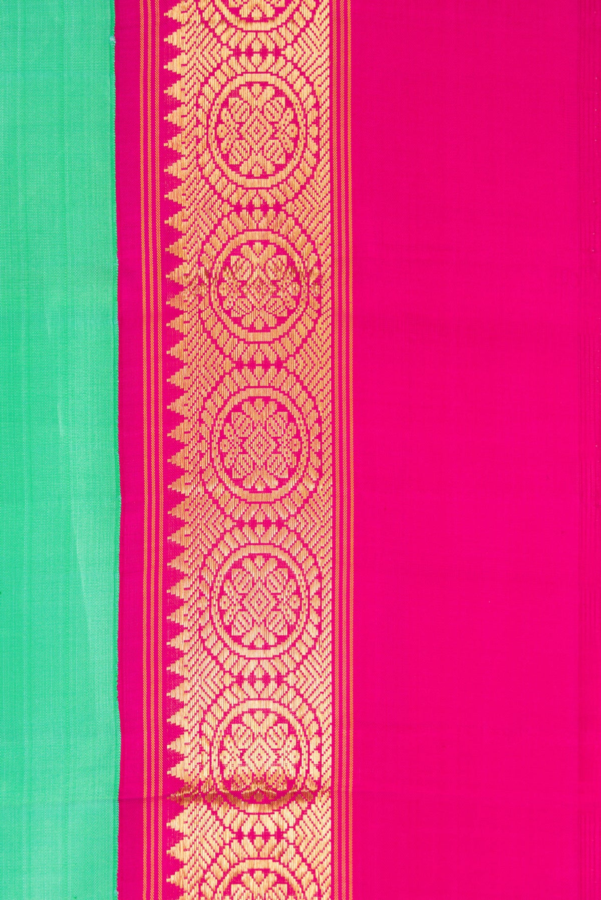 Border image of Pure Silk Pure Zari Sea Green Dual Tone Kanjivaram Saree with Plain Body and Zari Border. 