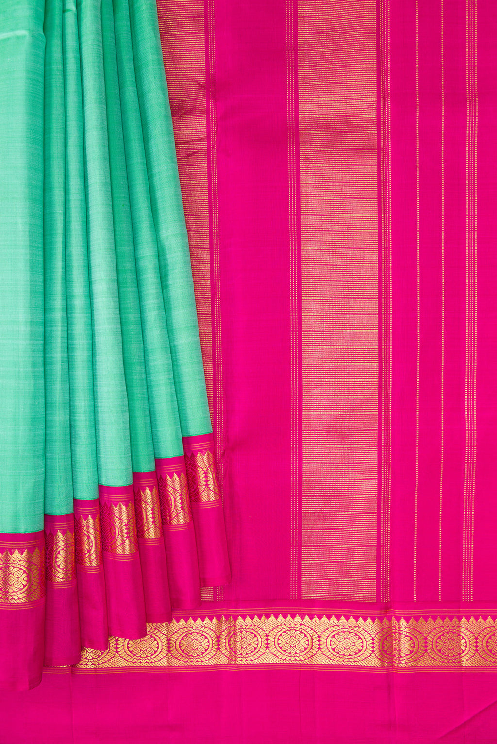 Pleats and pallu of Pure Silk Pure Zari Sea Green Dual Tone Kanjivaram Saree with Plain Body and Zari Border. 