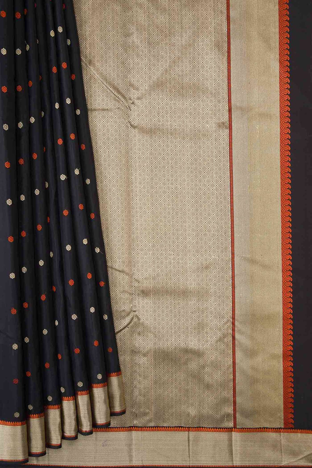Pleats and pallu of Black Dual Tone Kanchipuram Silk Saree with Thread Butta on the body and Thread Border