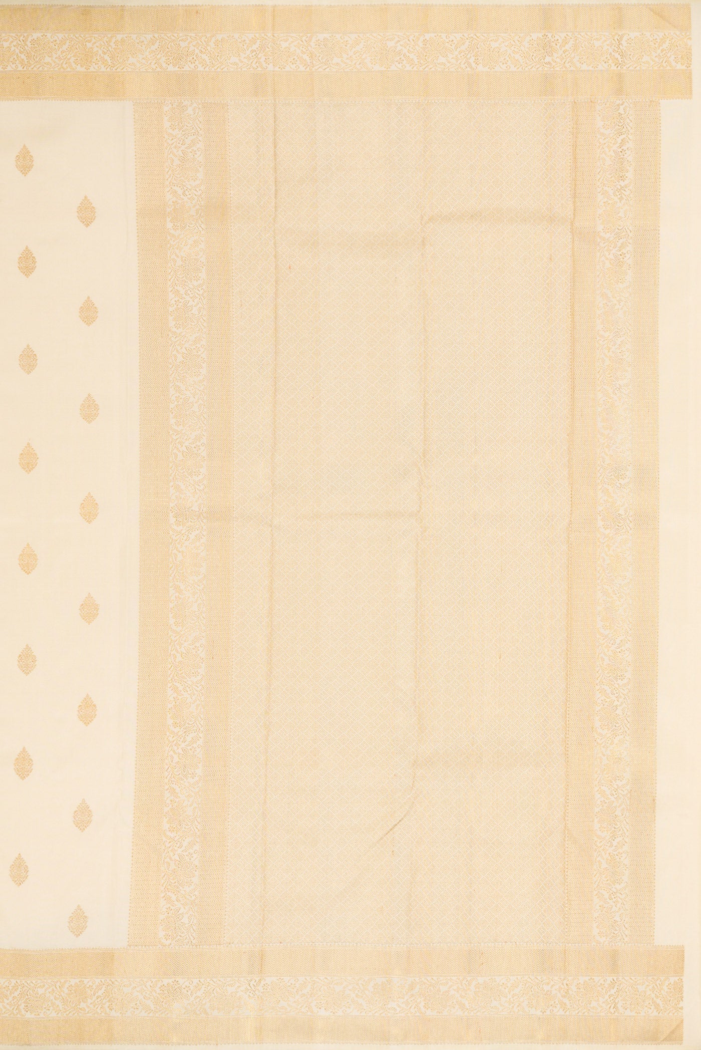 Close up image of the pallu of Pure Silk Pure Zari Off White Dual Tone Kanjivaram Saree with Zari Butta on the body and Zari Border. 