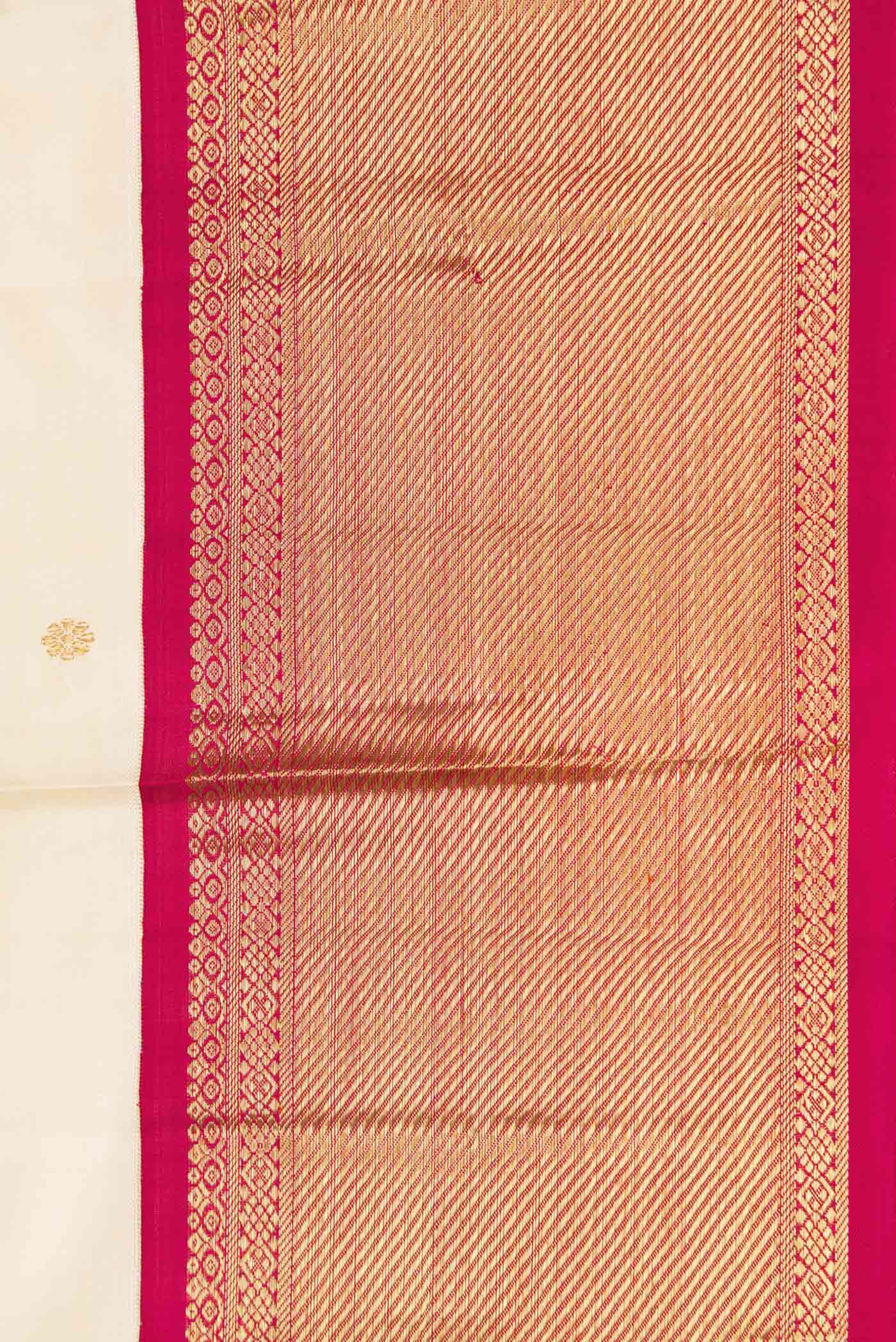 Border image of Pure Silk Pure Zari Sandal Dual Tone Kanchipuram Saree with Zari Butta on the body and Zari Border