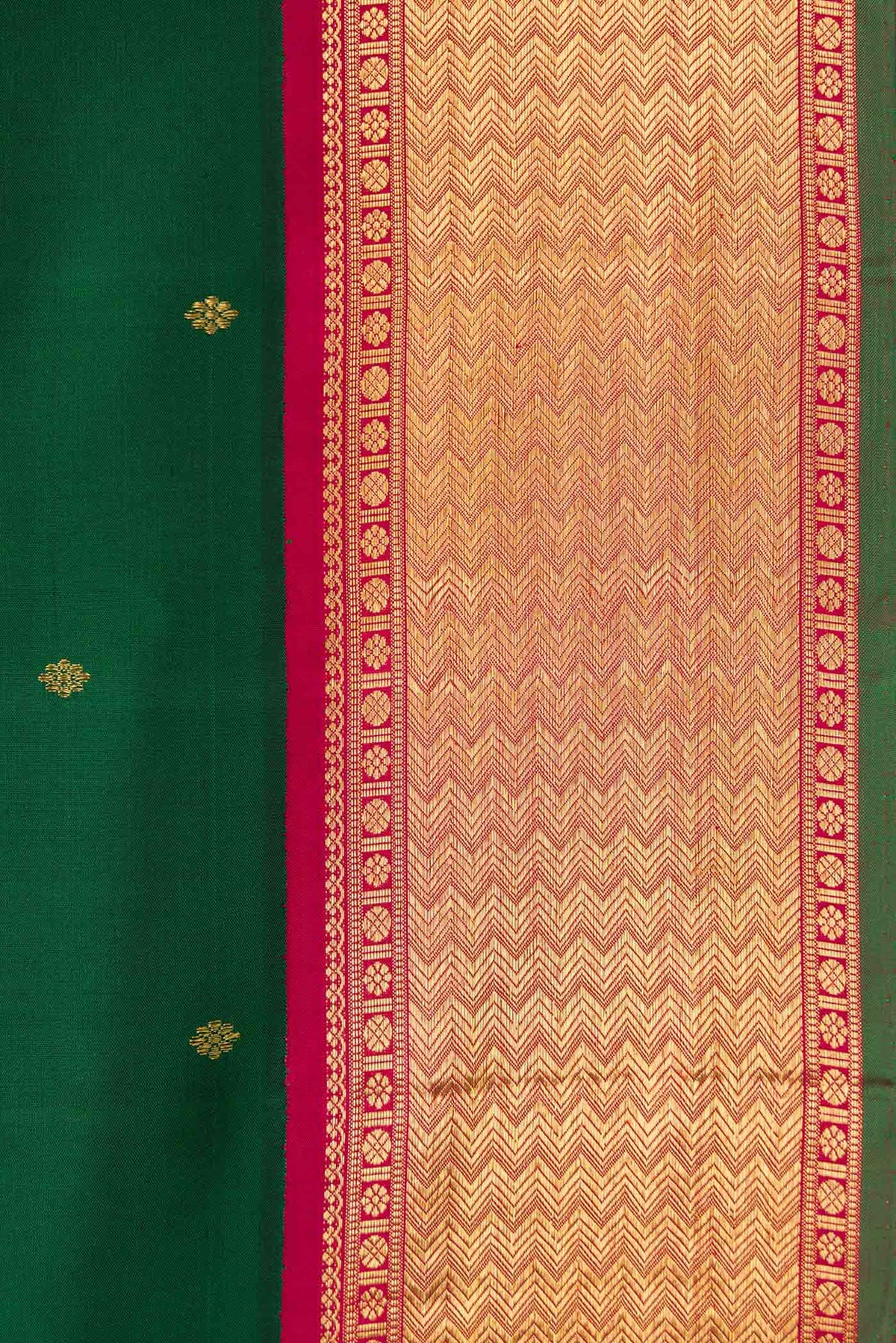 Border image of Pure Silk Pure Zari Bottle Green Dual Tone Kanchipuram Saree with Zari Butta on the body and Zari Border