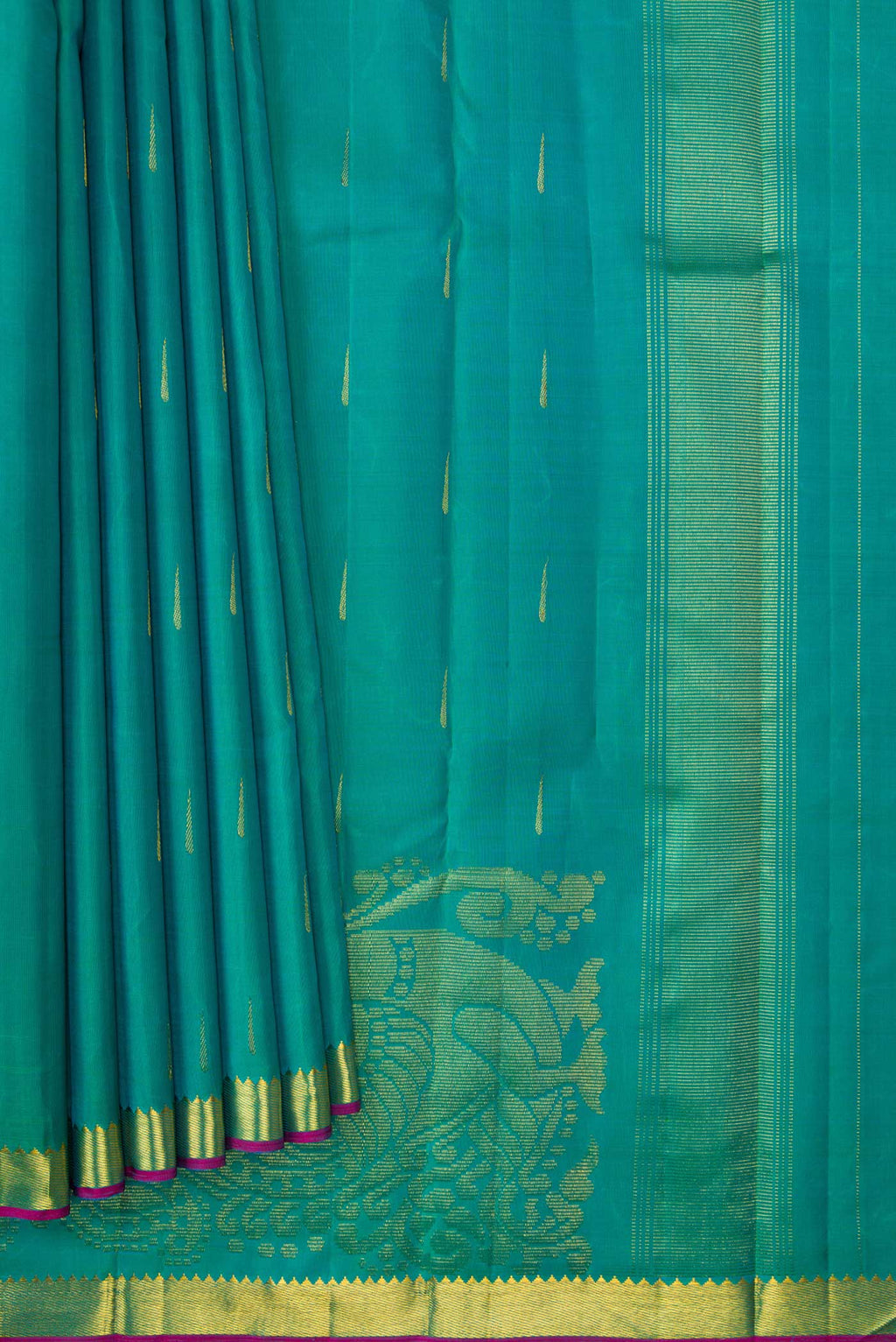 Pleats and pallu of Green Dual Tone Kanchipuram Silk Saree with Zari Butta on the body and Zari Border. 