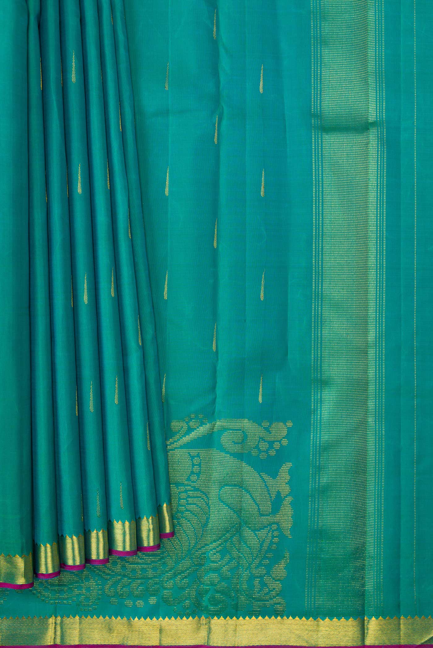 Pleats and pallu of Green Dual Tone Kanchipuram Silk Saree with Zari Butta on the body and Zari Border. 