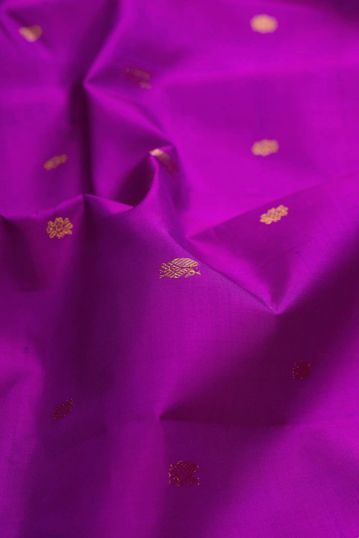 Close up of Purple Dual Tone Kanchipuram Silk Saree with Zari Butta on the body and Zari Border displaying folds