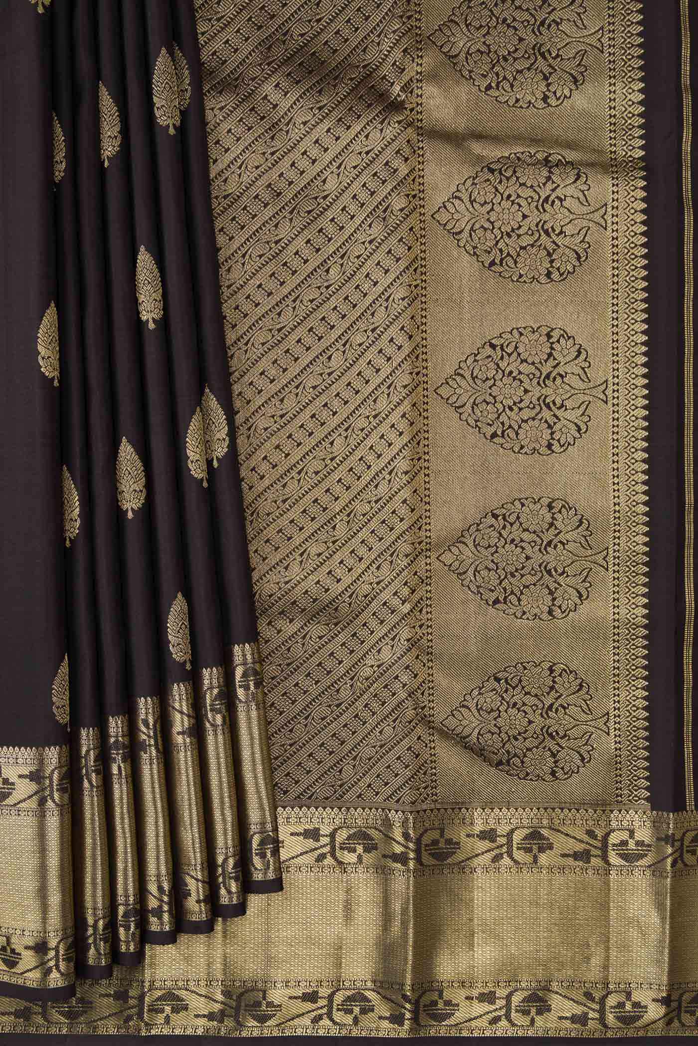 Pleats and pallu of Black Dual Tone Kanchipuram Silk Saree with Zari Butta on the body and Zari Border. 