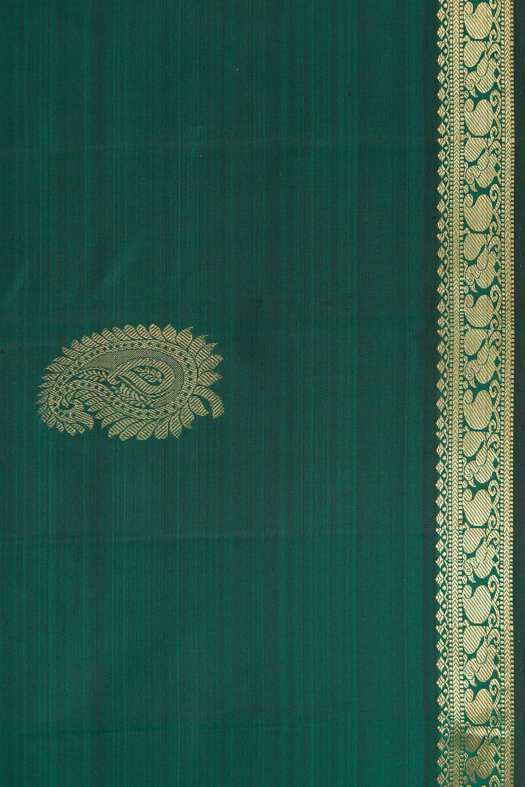 Border image of Bottle Green Dual Tone Kanchipuram Silk Saree with Zari Butta on the body and Zari Border. 