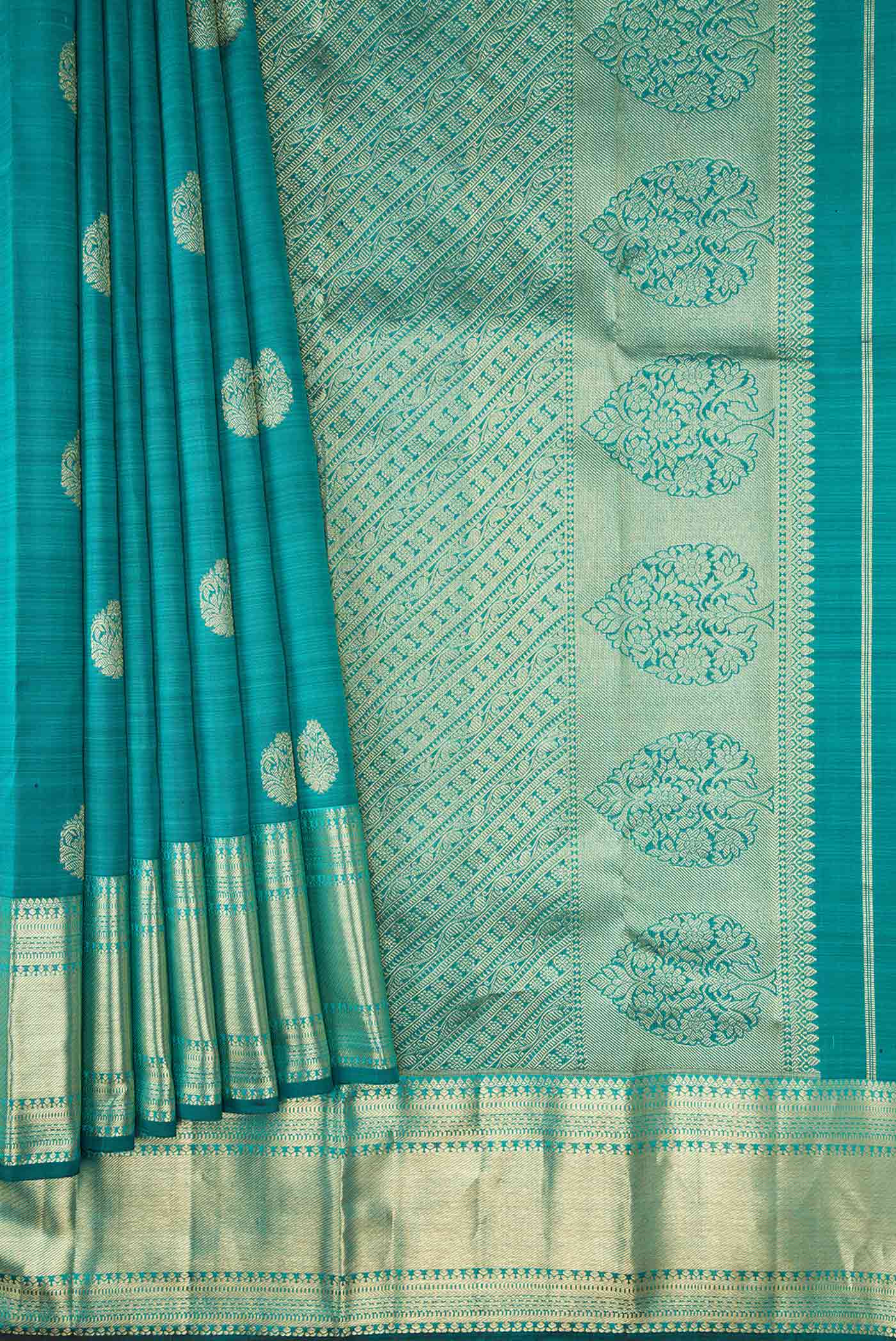 Pleats and pallu of Green Dual Tone Kanchipuram Silk Saree with Zari Butta on the body and Zari Border. 