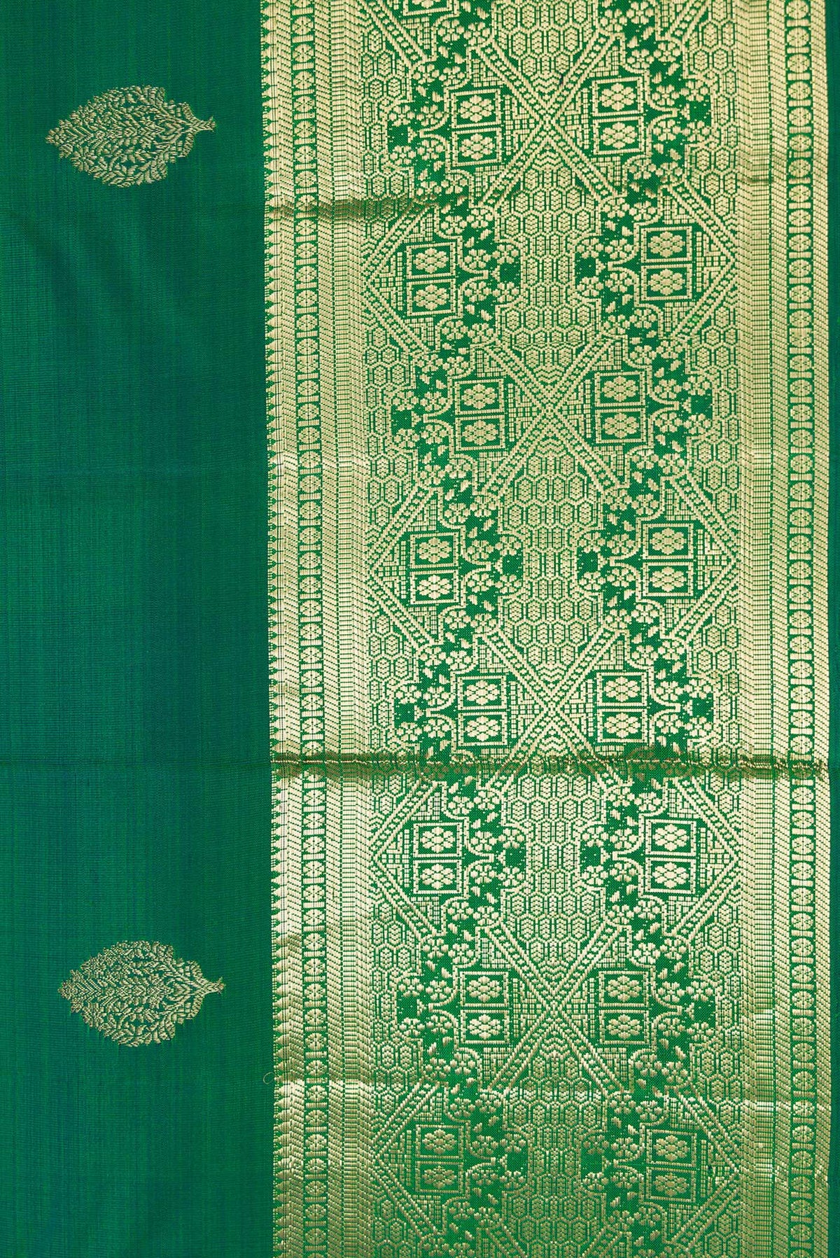 Border image of Green Dual Tone Kanchipuram Silk Saree with Zari Butta on the body and Zari Border. 