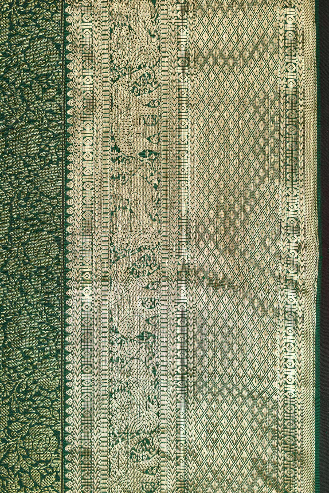 Border image of Bottle Green Dual Tone Kanchipuram Silk Saree with Zari Brocade on the body and Zari Border. 