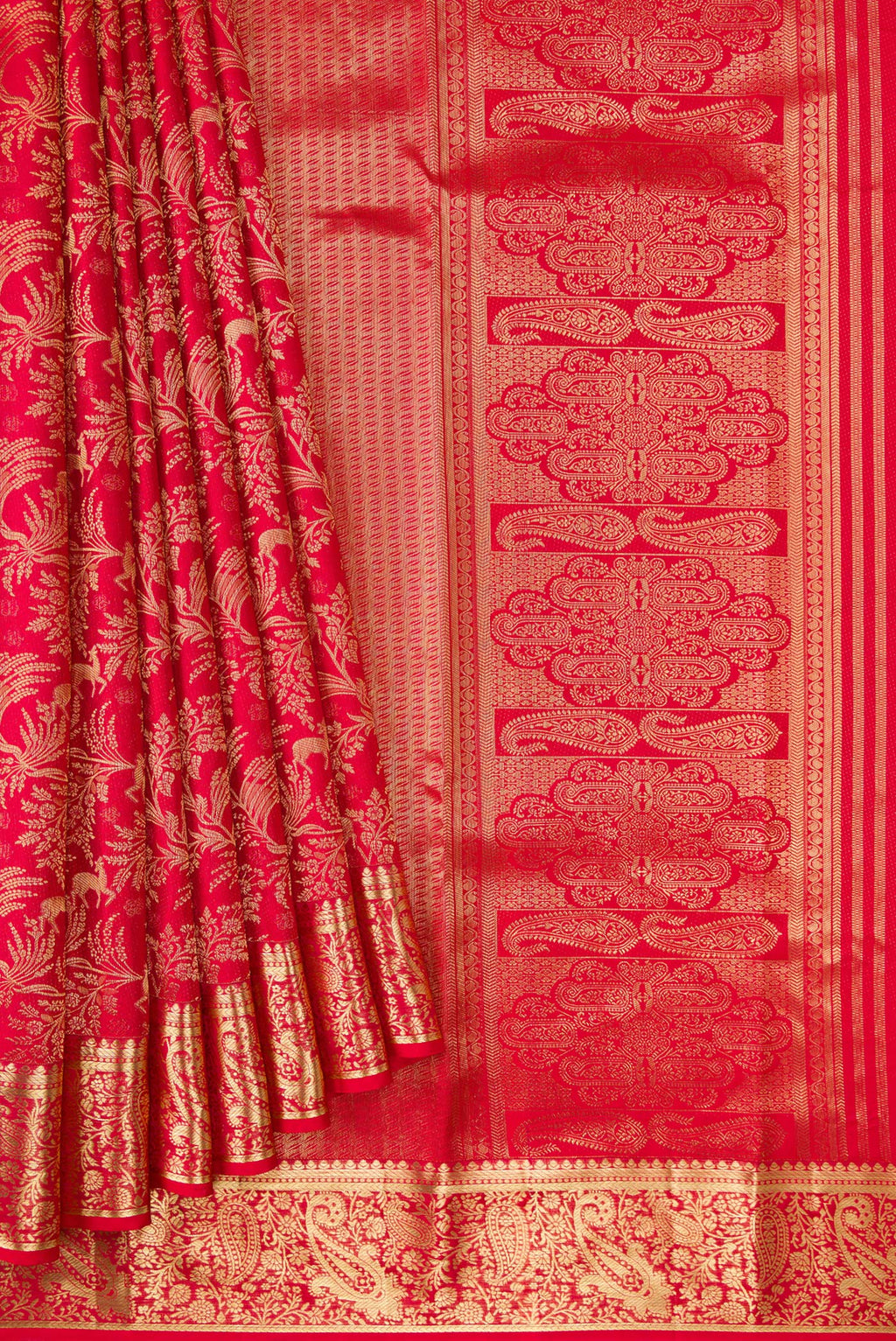 Pleats and pallu of Red Dual Tone Kanchipuram Silk Saree with Zari Brocade on the body and Zari Border. 
