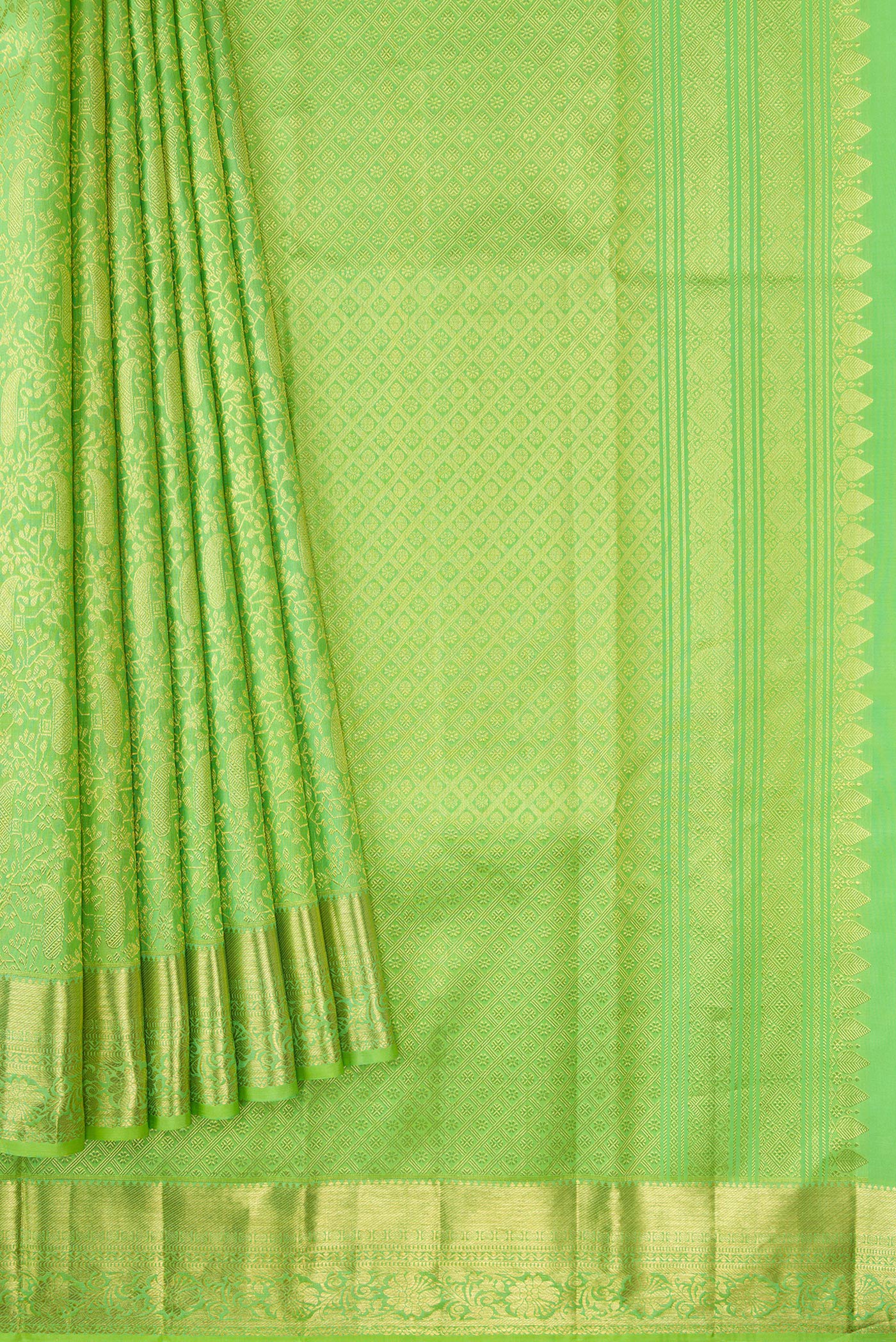 Pleats and pallu of Parrot Green Dual Tone Kanchipuram Silk Saree with Zari Brocade on the body and Zari Border. 