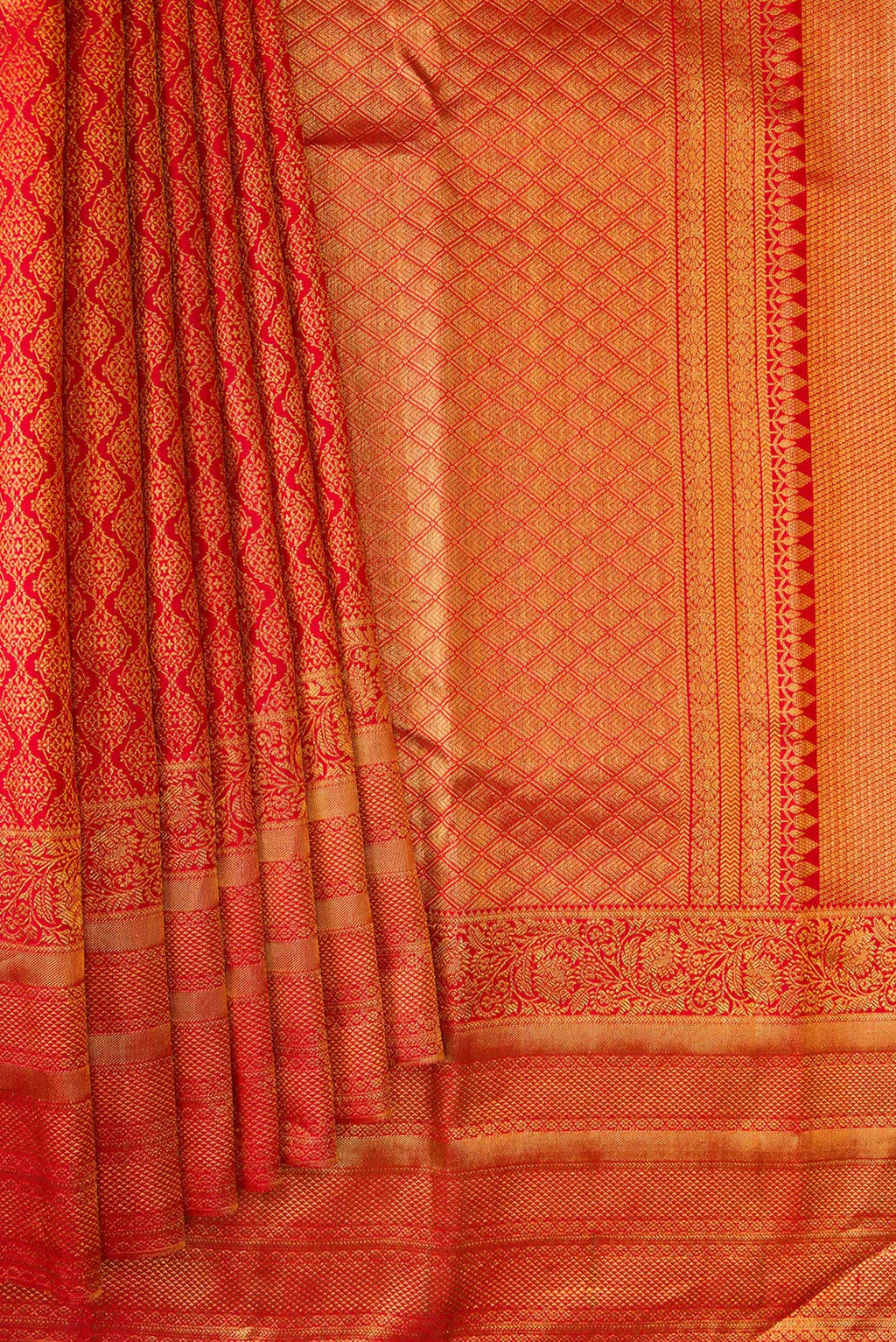 Pleats and pallu of Red Dual Tone Kanjivaram Silk Saree with Zari Brocade on the body and Fancy Border. 