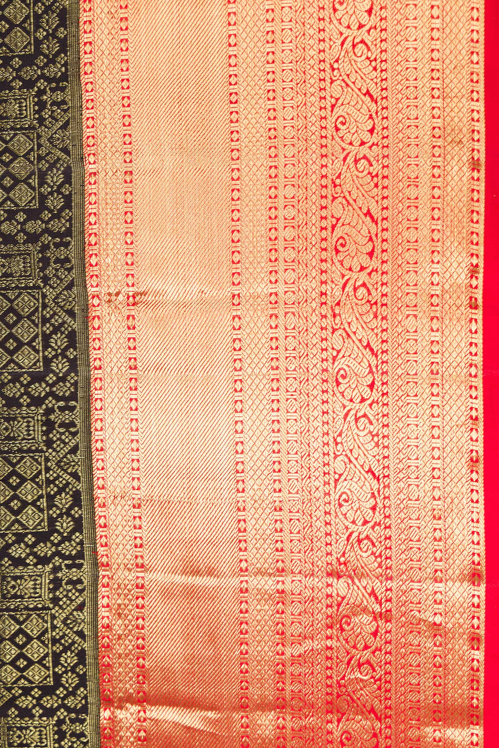 Border image of Black Dual Tone Kanjivaram Silk Saree with Zari Brocade on the body and Zari Border. 
