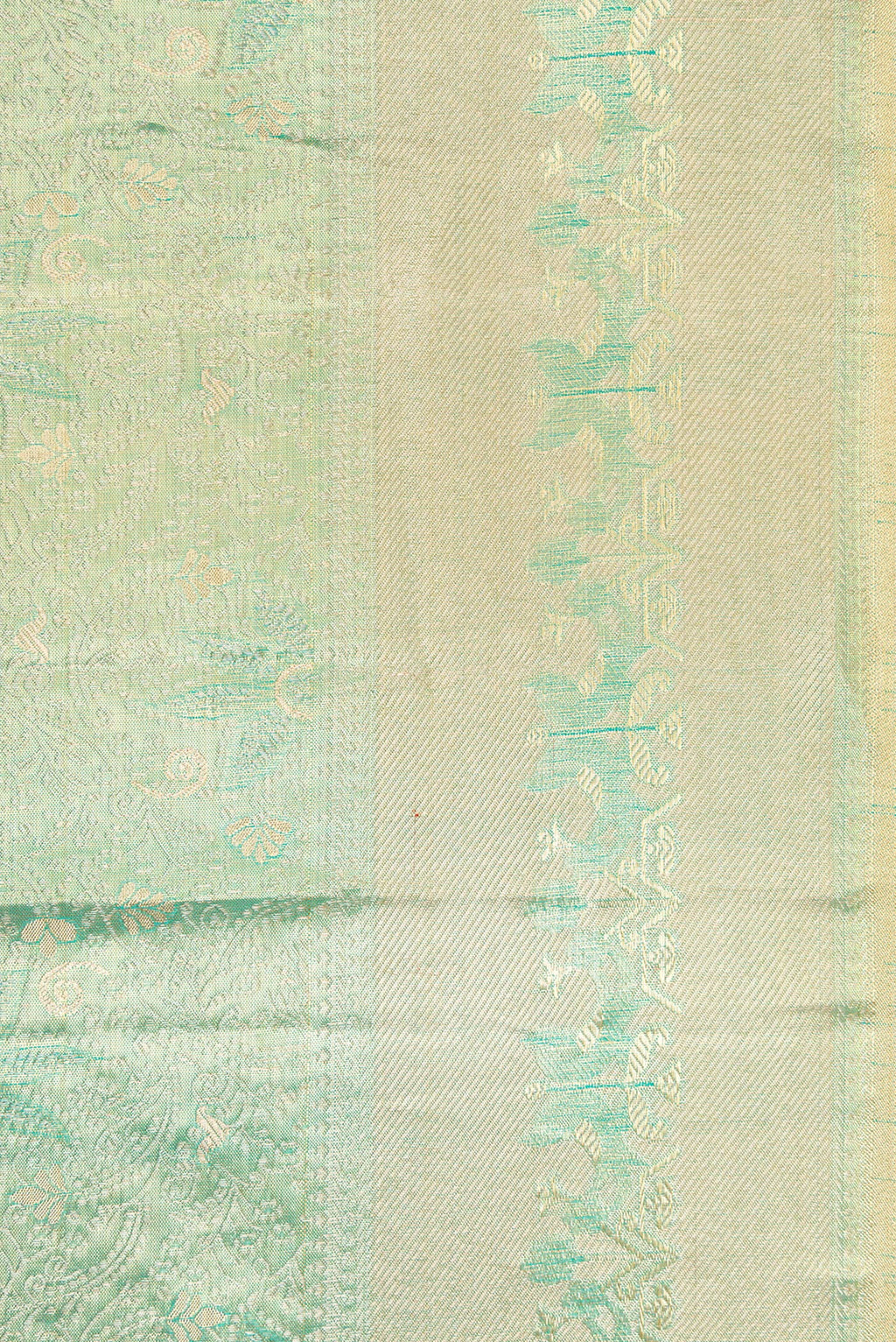 Border image of Green Dual Tone Kanjivaram Tissue Silk Saree with Zari Brocade on the body and Zari Border. 